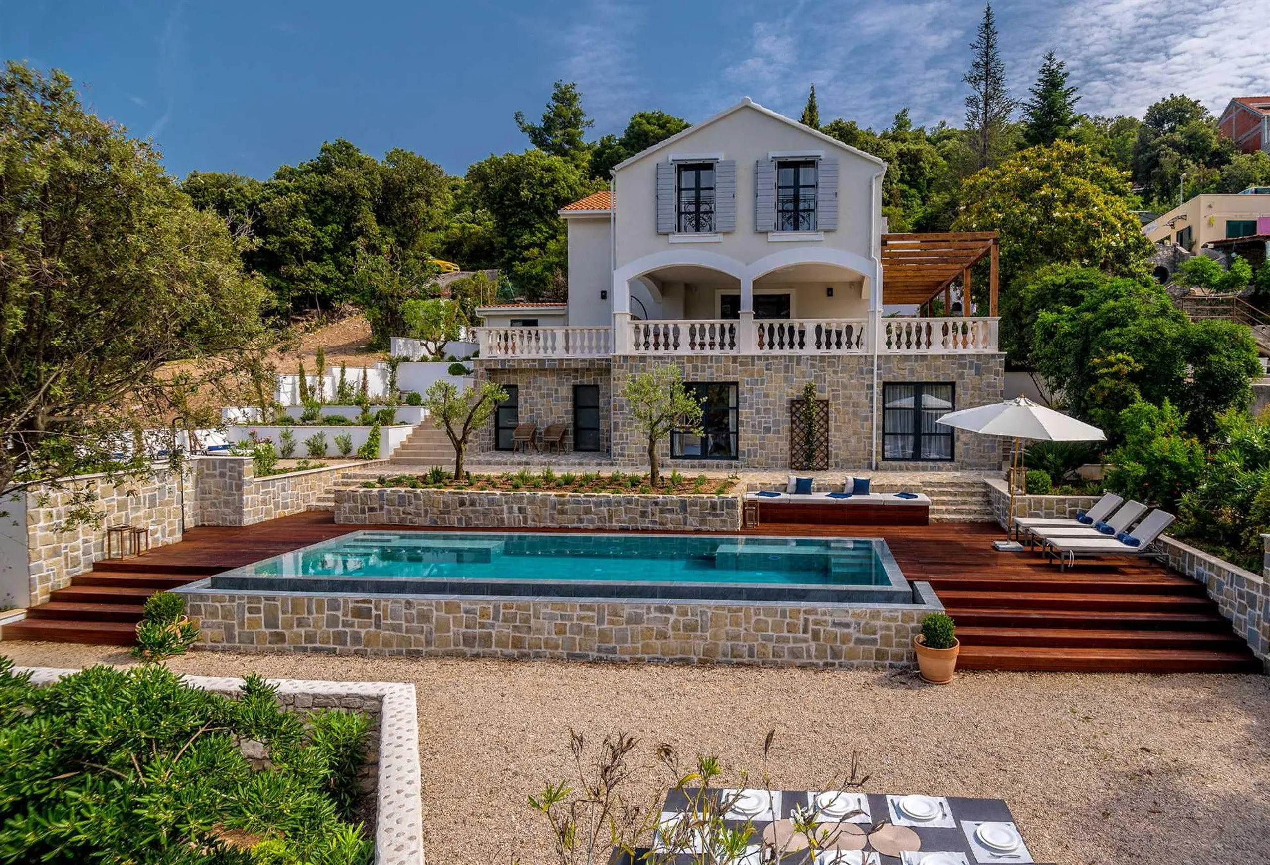 Invigorating Beachfront Villa with Infinity Pool on Korcula Island — photograph 6
