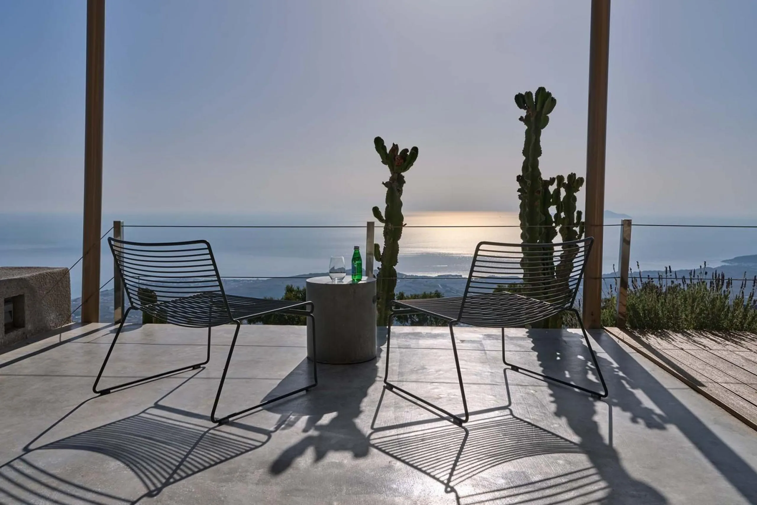Sumptuous Sanctuary Villa with Private Infinity Heated Pool and View of The Peninsula of Akrotiri — photograph 8