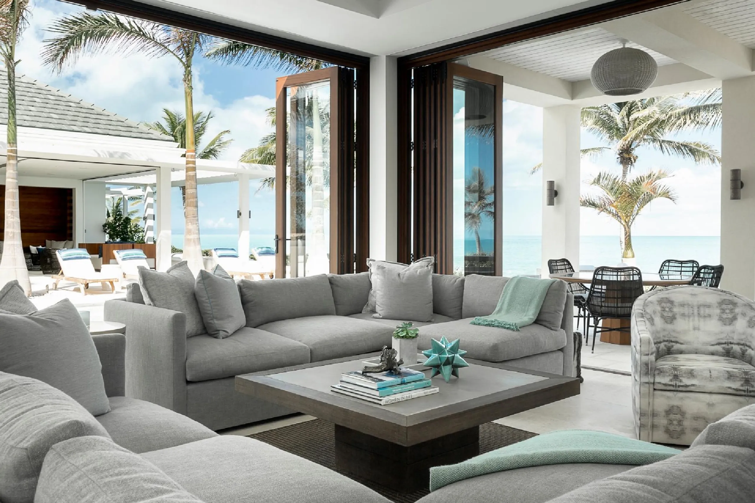 Elegant Modern Beachfront Estate with Multiple Pools and Oceans Views — photograph 8