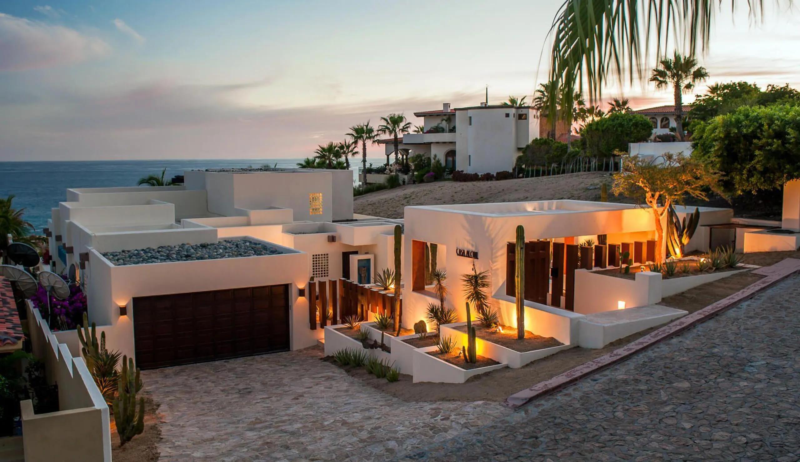 Contemporary Pedregal Estate with Infinity Pool and Ocean Views — photograph 3