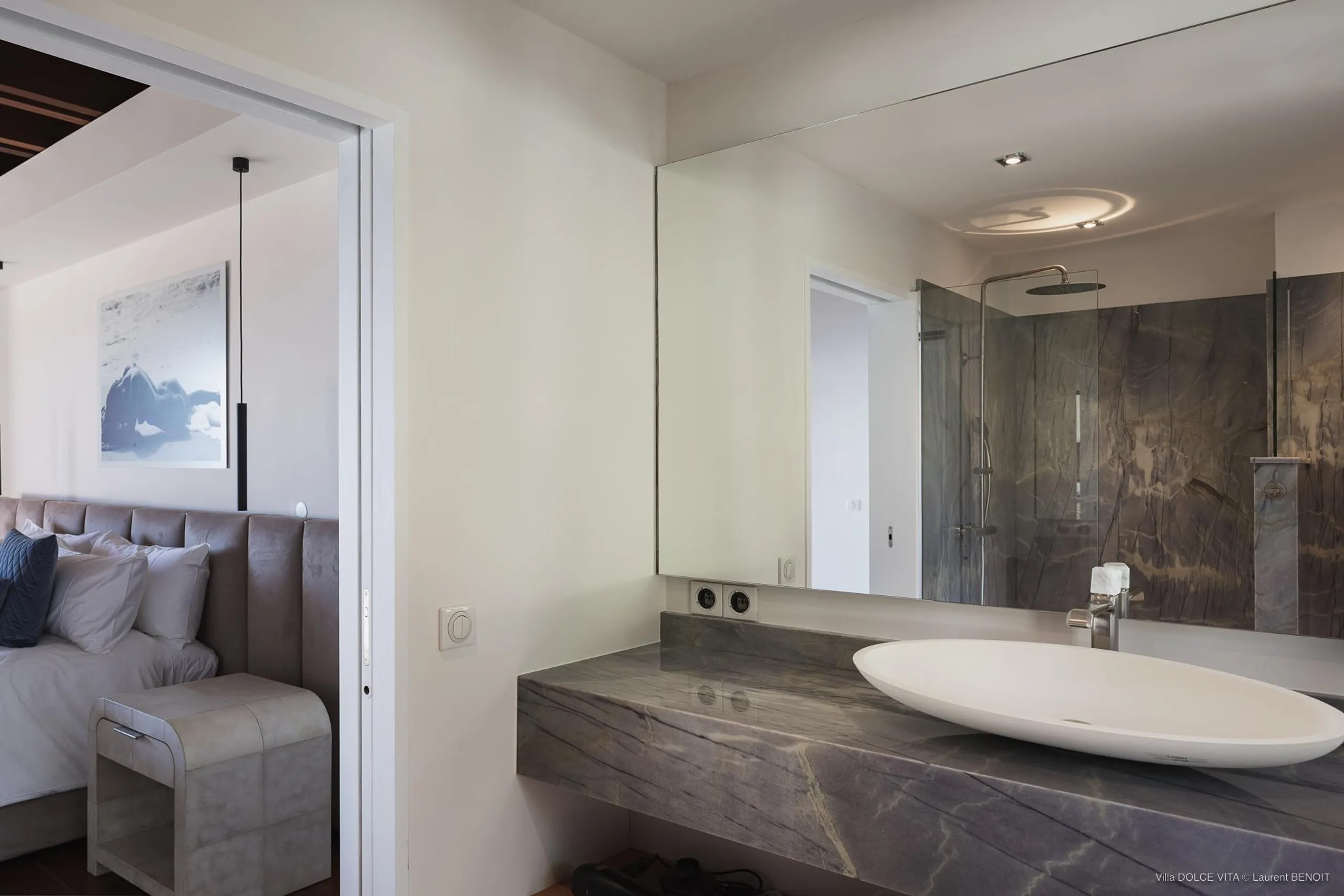 Contemporary Architectural Luxe Estate with Infinity Pool and Panoramic Views — photograph 11