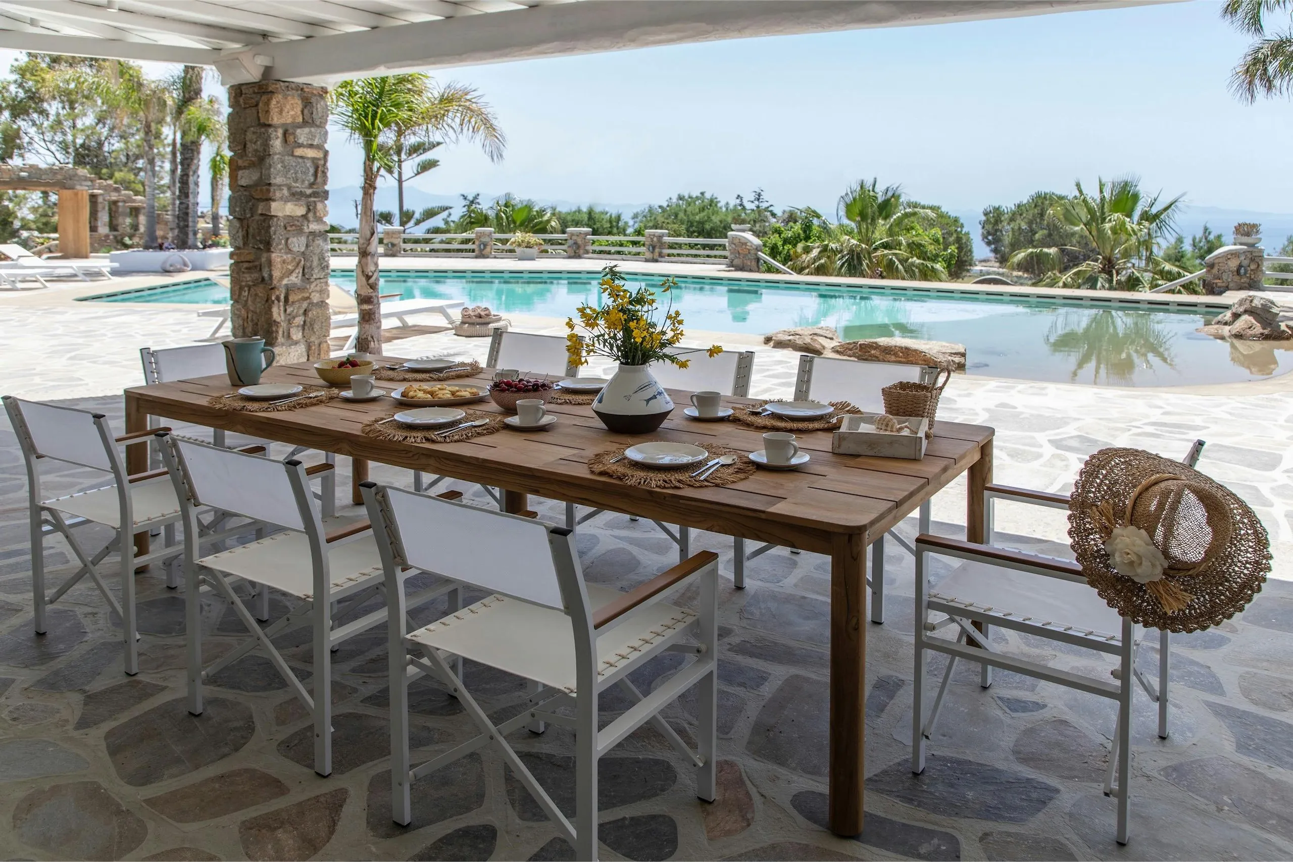 Refined Mykonos Paradise Estate with Private Pool and Outdoor Kitchen — photograph 10