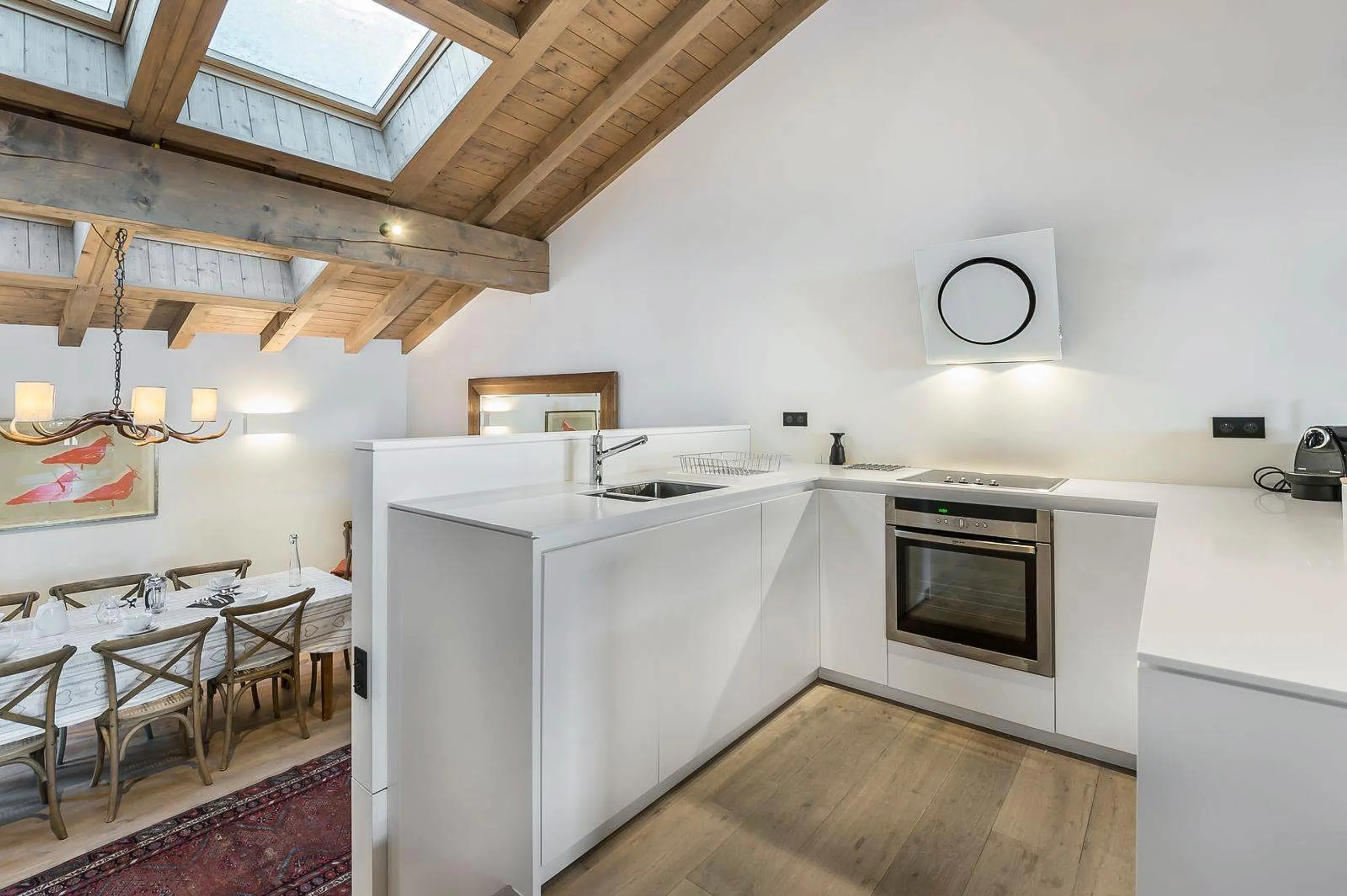 Serene Villa in Courchevel with Spacious Living Area and Cozy Bedrooms — photograph 9