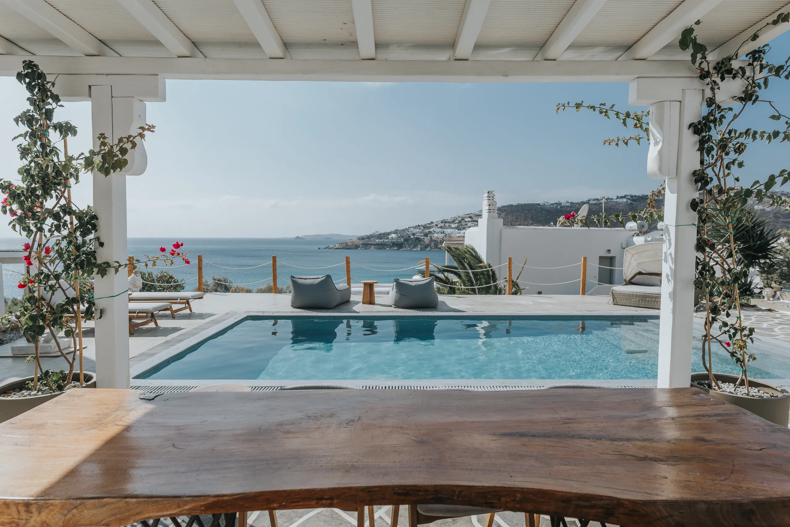 Serene 4BR Villa with Private Pool and Breathtaking Vistas of the Aegean Sea, Platis Gialos