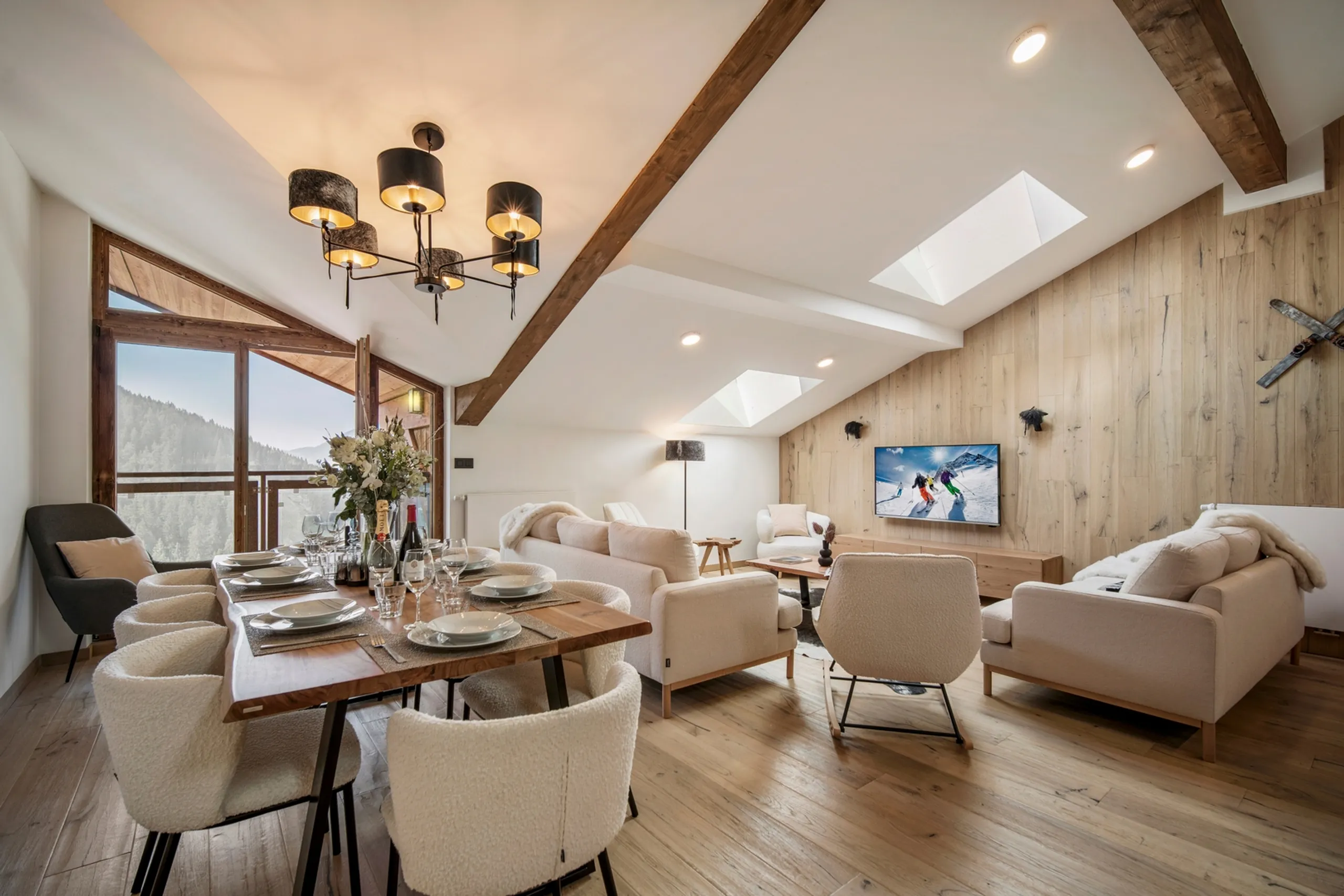 Relaxing 4 Bedroom Villa in Courchevel with Sauna and Mountain Views — photograph 3