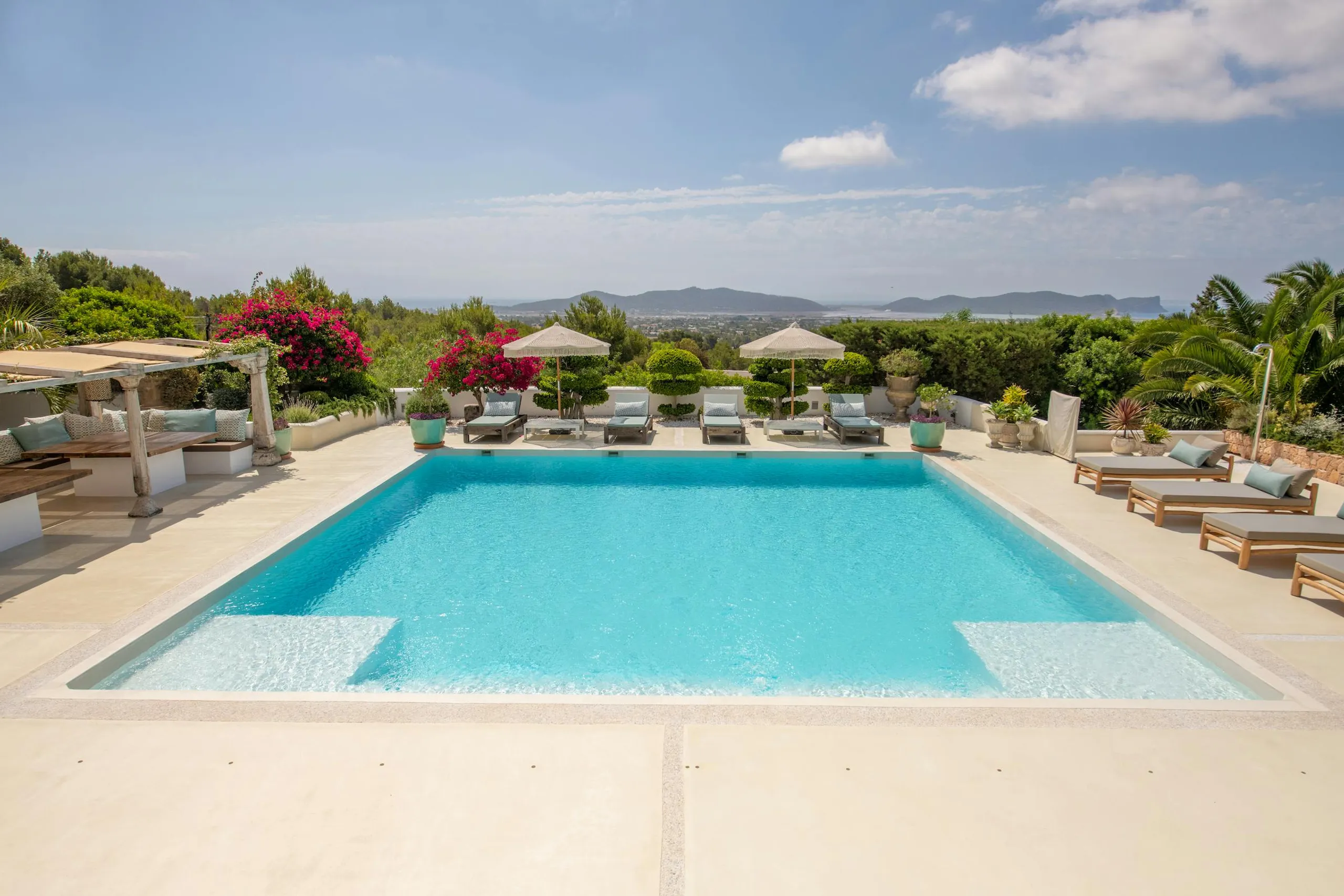 Princely Spanish Villa with Private Pool and Ocean Views — photograph 12