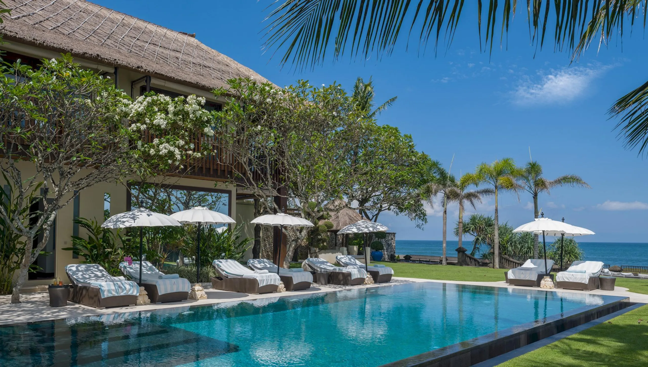 Elegant Seaview Villa with Invigorating Pool, Bali