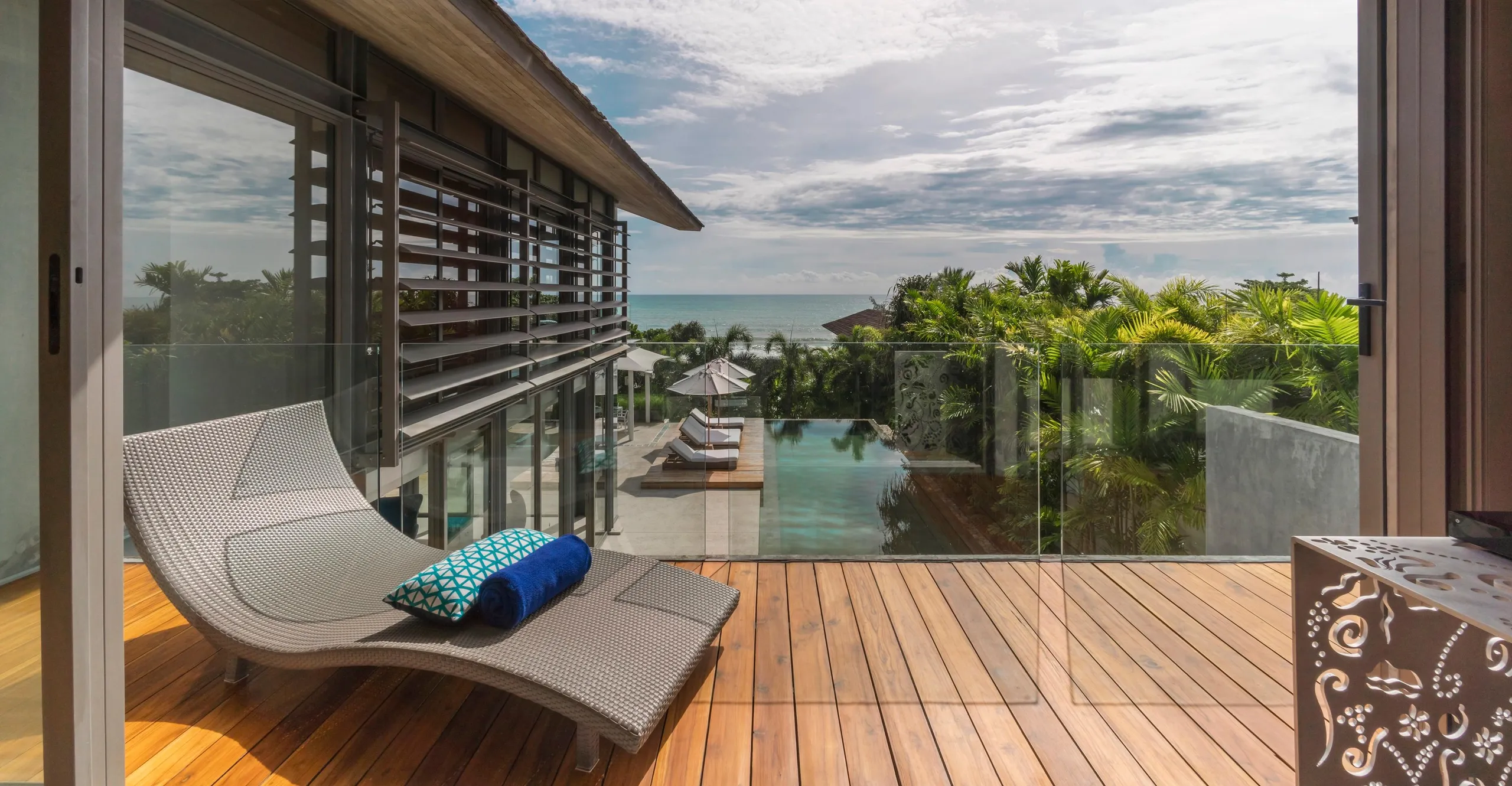 Sensational Tropical Villa with Luxury Pool — photograph 9