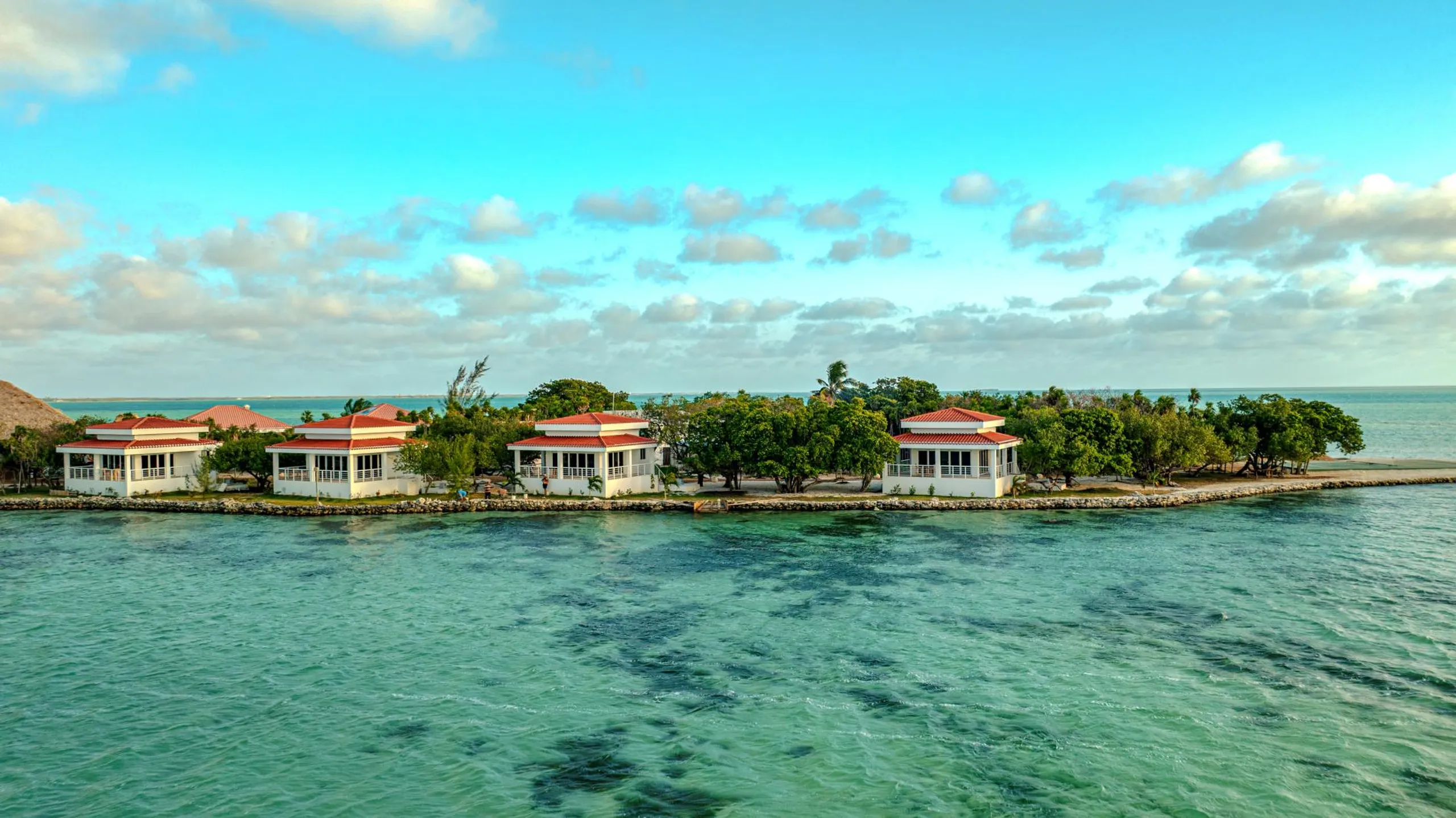 All-Inclusive Belize Island Oasis with Villas, Chef, Cocktails & Water Adventures — photograph 7