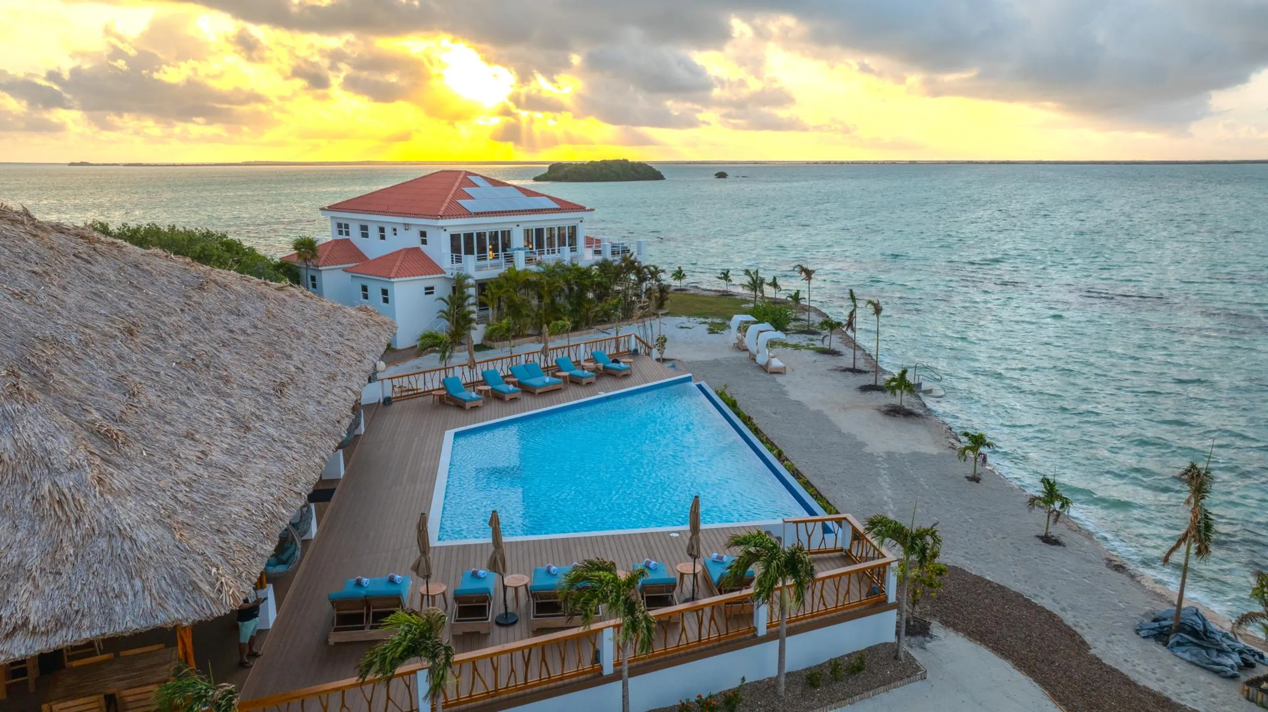 All-Inclusive Belize Island Oasis with Villas, Chef, Cocktails & Water Adventures — photograph 8