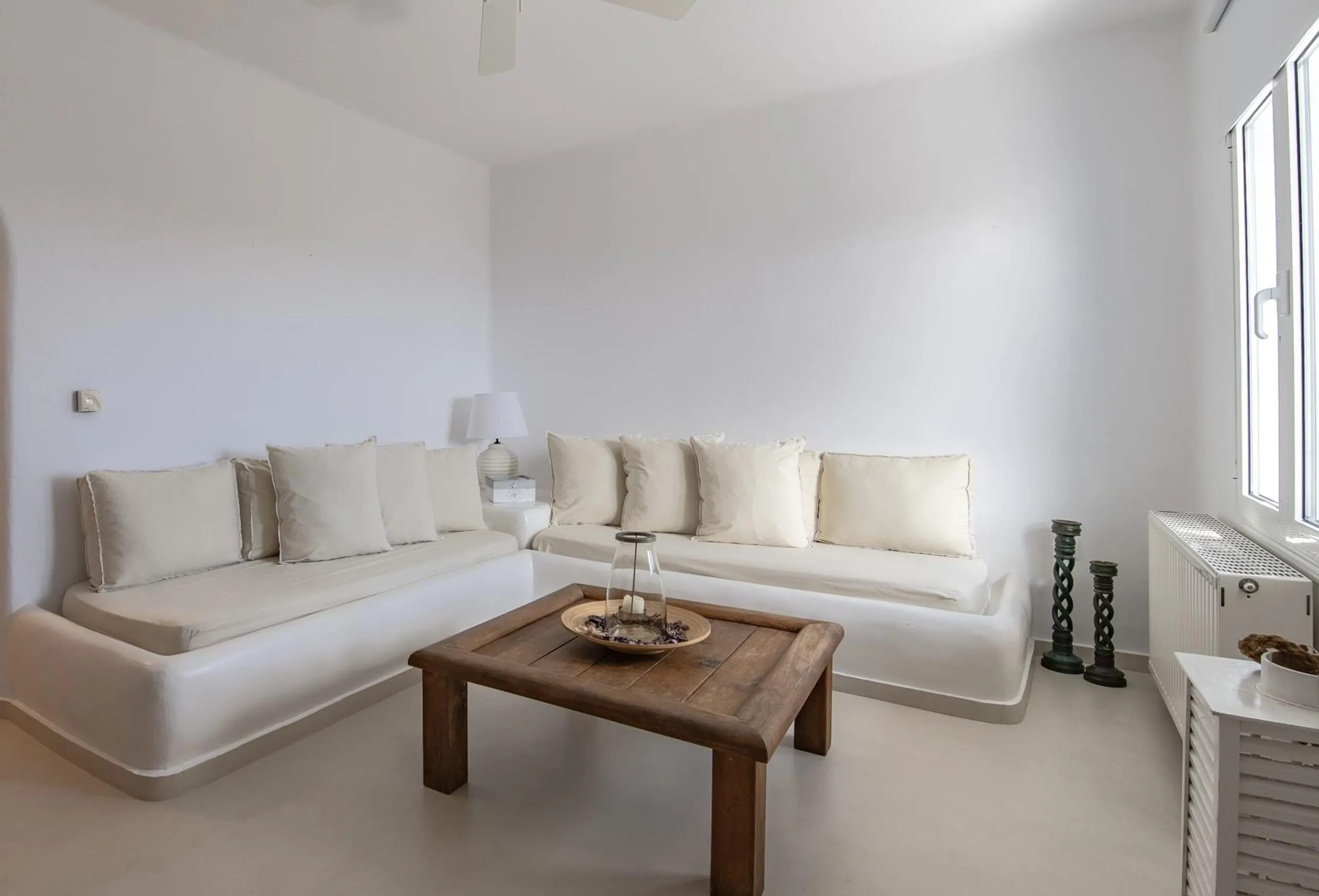 Abundant Mykonos Villa with Private Pool and Amazing Amenities — photograph 8