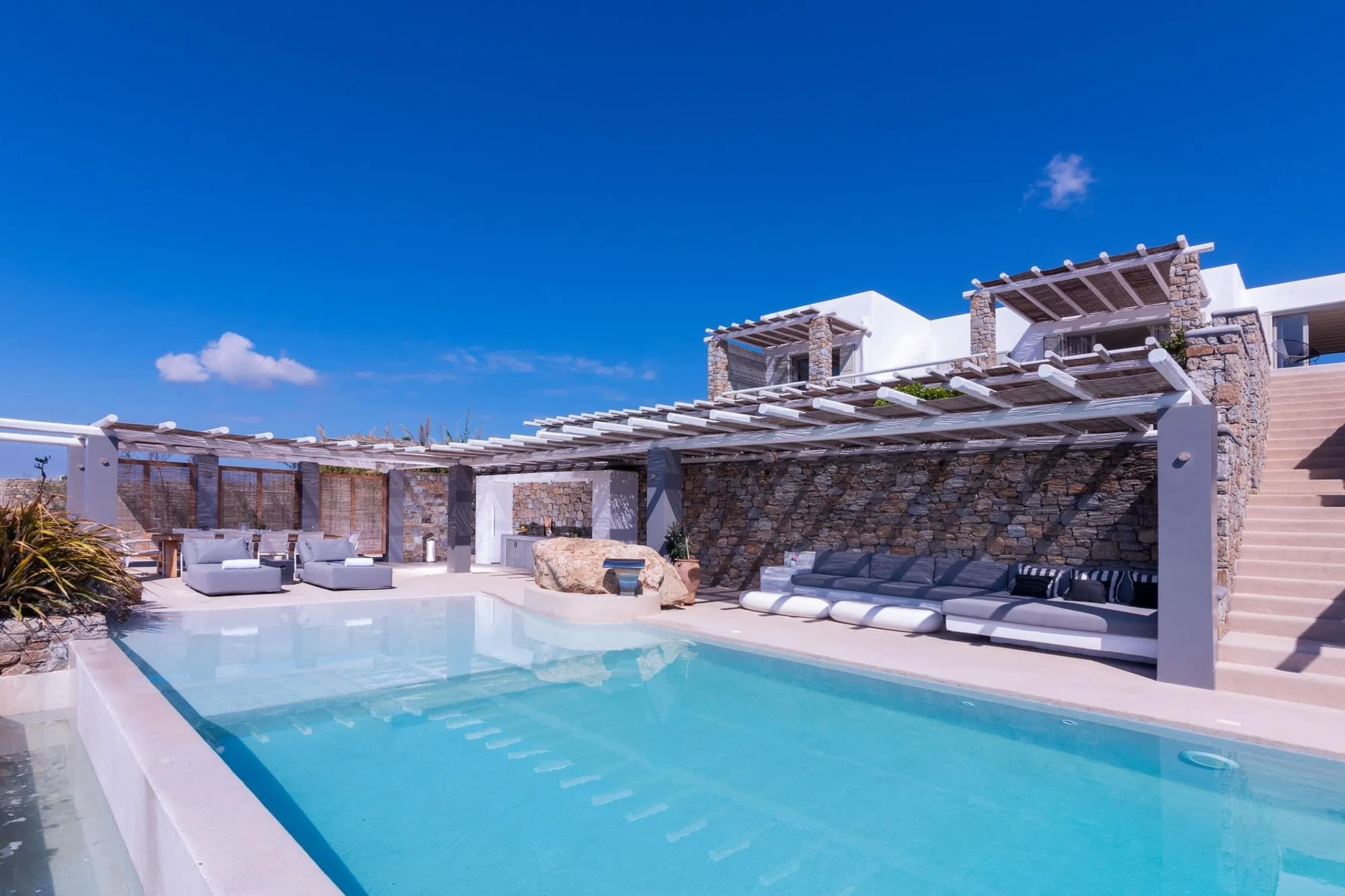 Majestic Oceanview Villa in Mykonos with Waterfalling Pool — photograph 2
