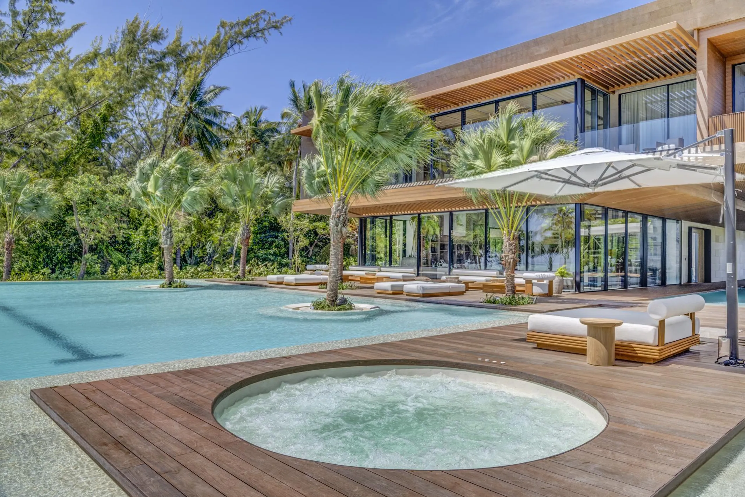 Cap Cana Beachfront Masterpiece Villa with Private Pool and Views — photograph 7