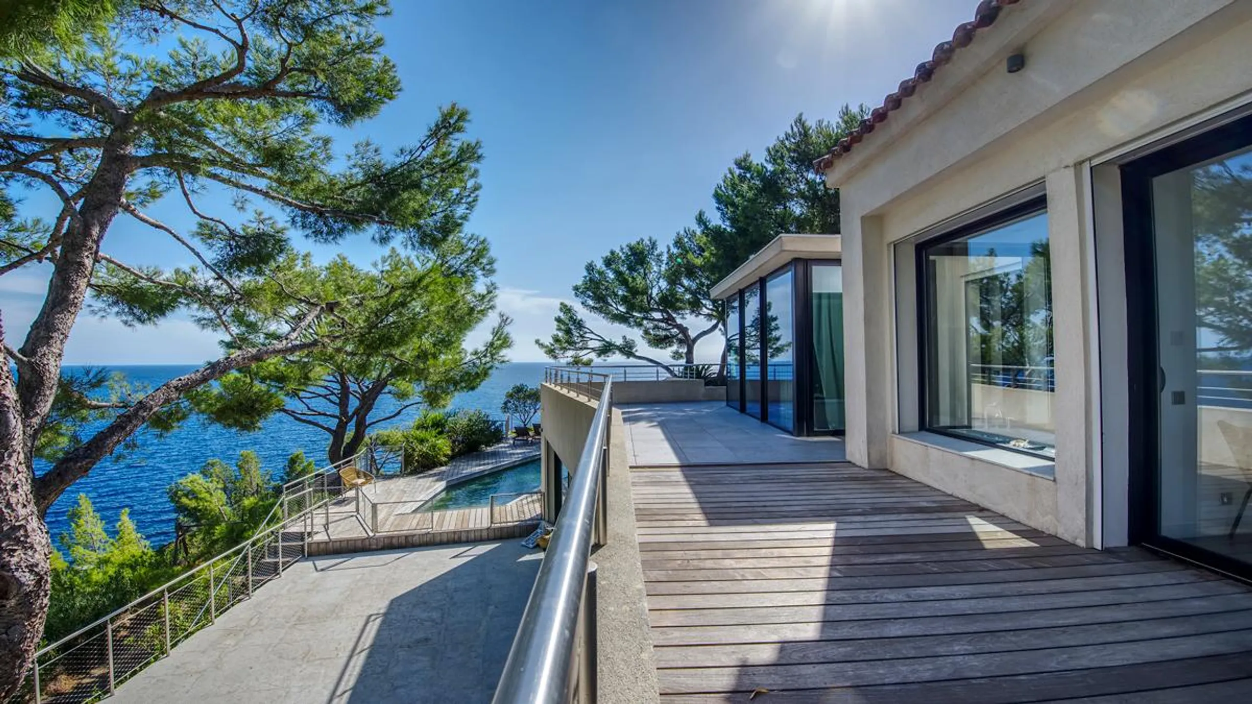 Ornate Contemporary Villa with Private Pool and Sea Views — photograph 11
