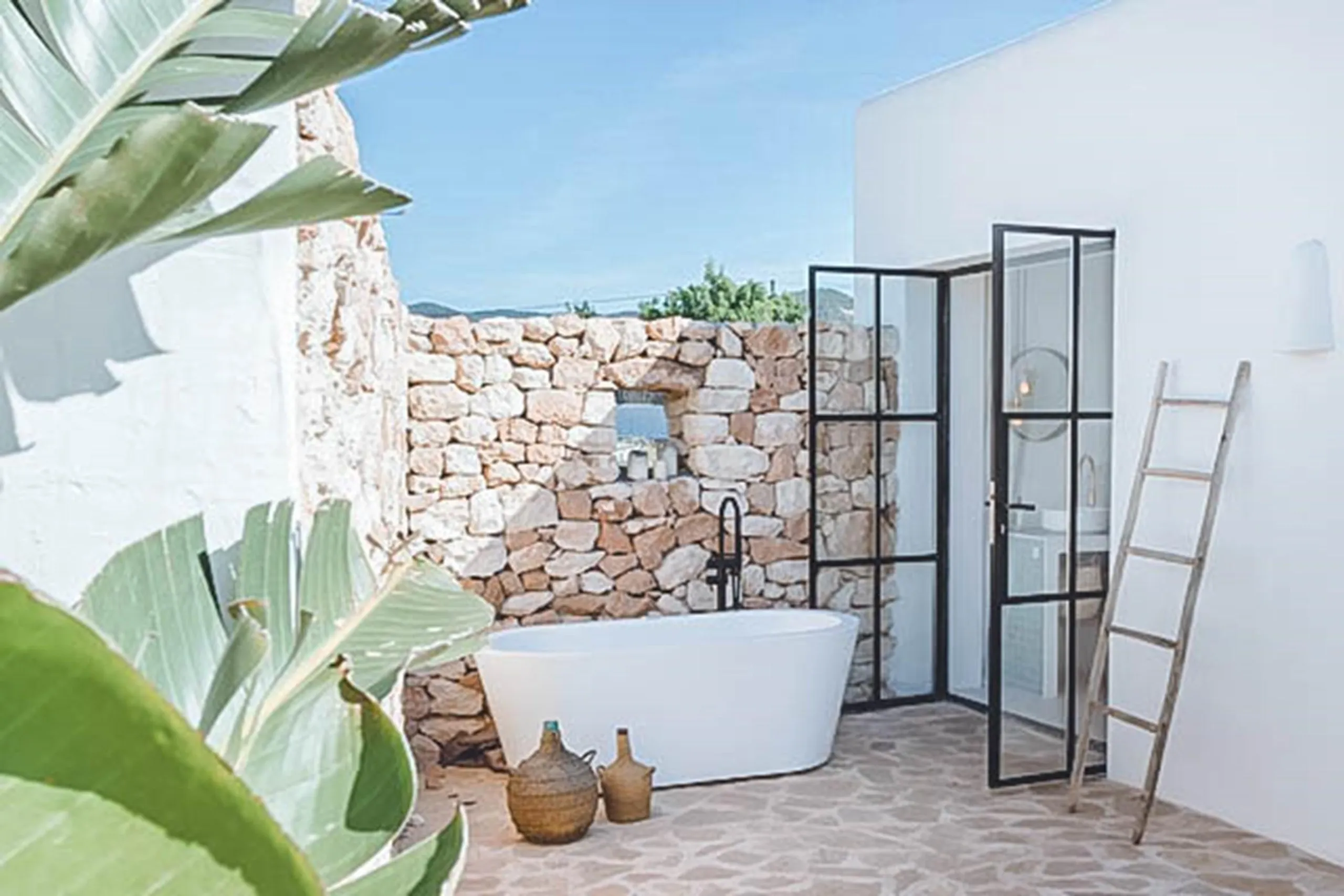 Breathtaking Modern Villa in Ibiza with Pool and Jacuzzi — photograph 12