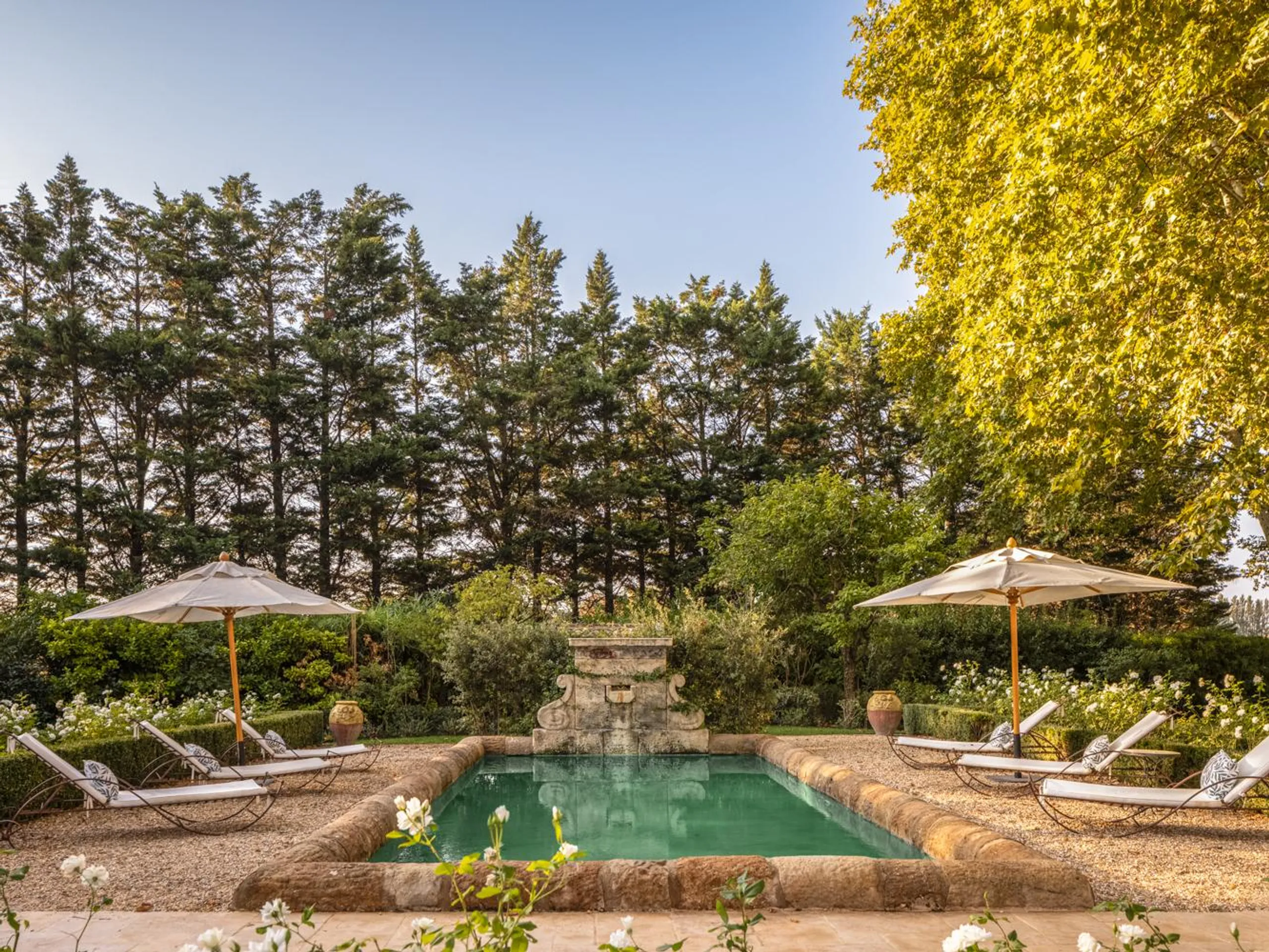 Elegant Historic Villa with Private Pool and Courtyard — photograph 2