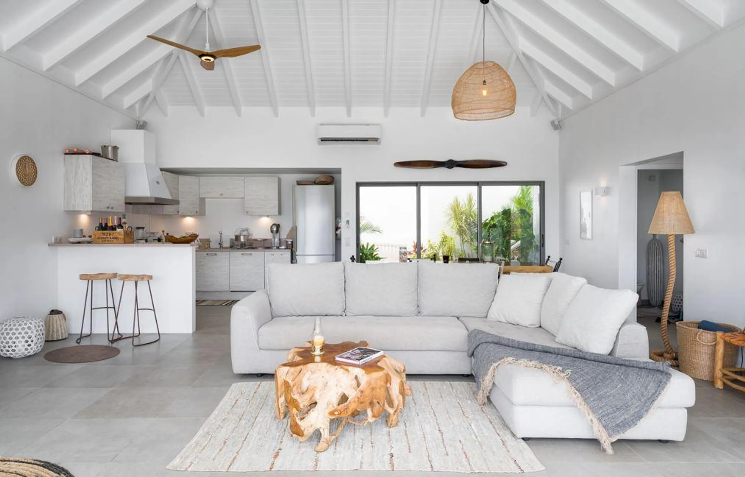 Cozy St. Barts Villa with Breathtaking Views of Sparkling Waters VILLAWAY® — photograph 8