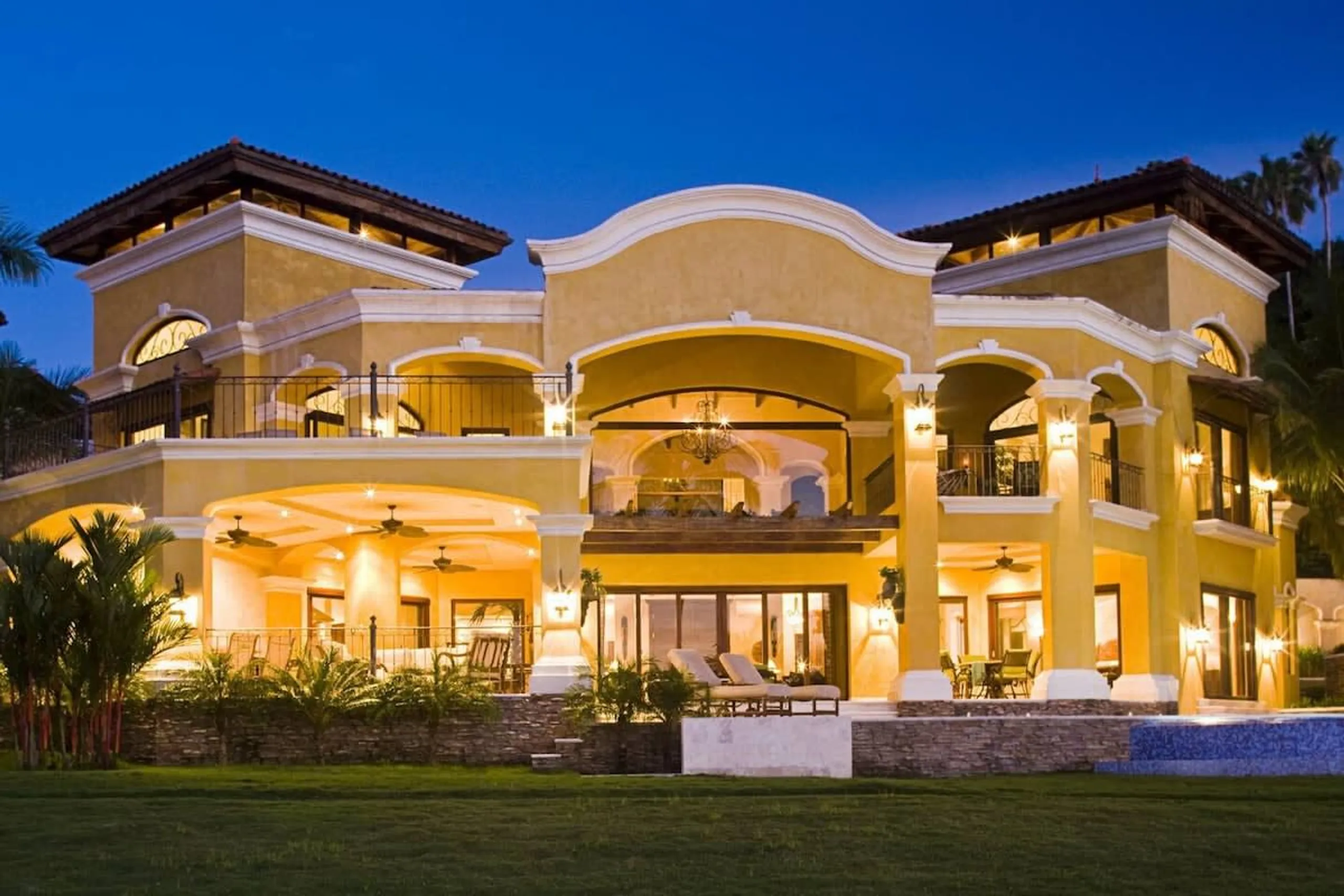 Beachfront Mediterranean-Style Villa with Private Infinity Pool, and Ocean Views in Playa Flamingo