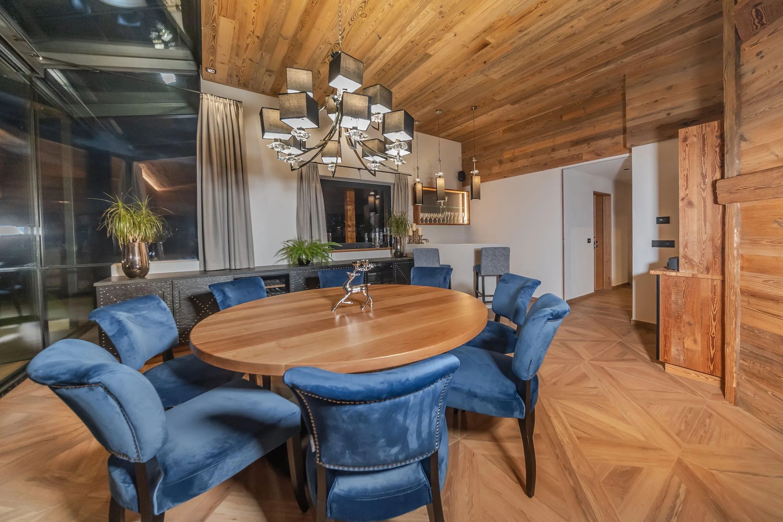 Majestic Chalet in Alps with Private Pool and Dolomite Views — photograph 11