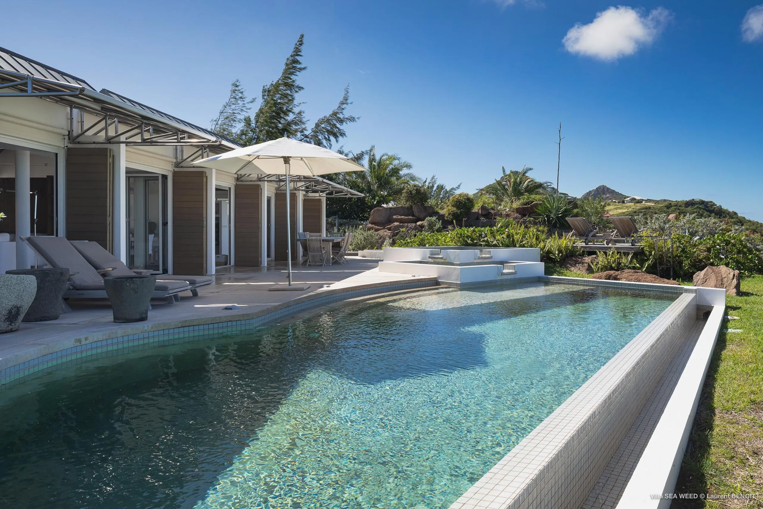 Regal Seaside Suite with Private Pool and Walks to Beach — photograph 2