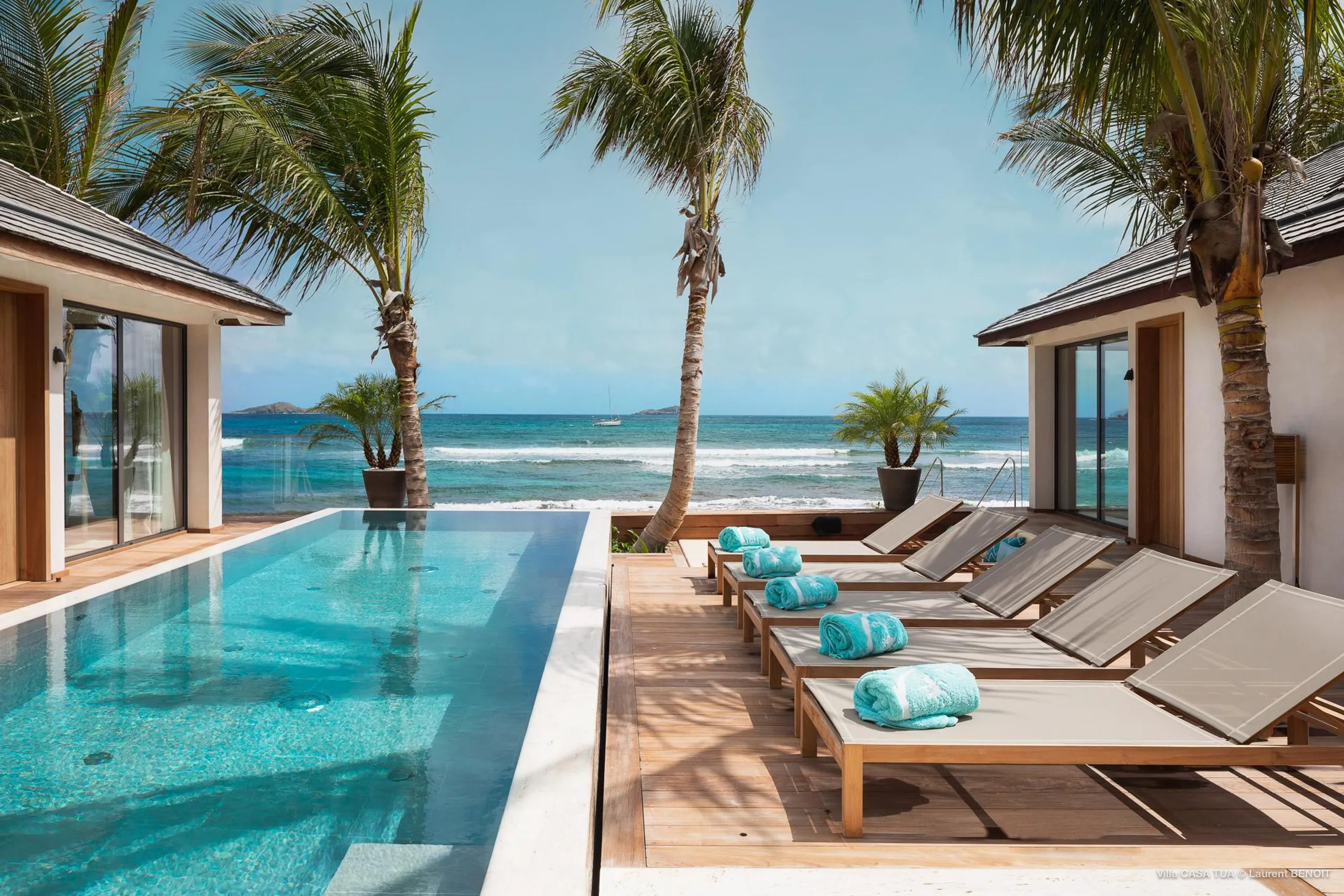 Rare St. Barth Beachfront Villa with Pool & Direct Ocean Access — photograph 2