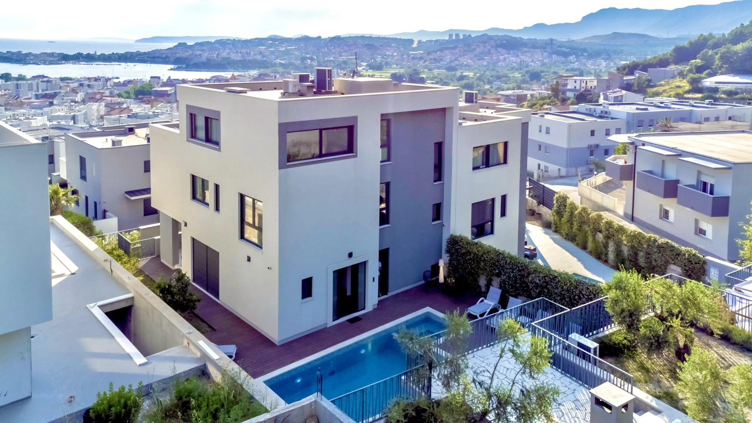 Magnificent Villa Haven with Pool, Jacuzzi in the Heart of Split — photograph 5
