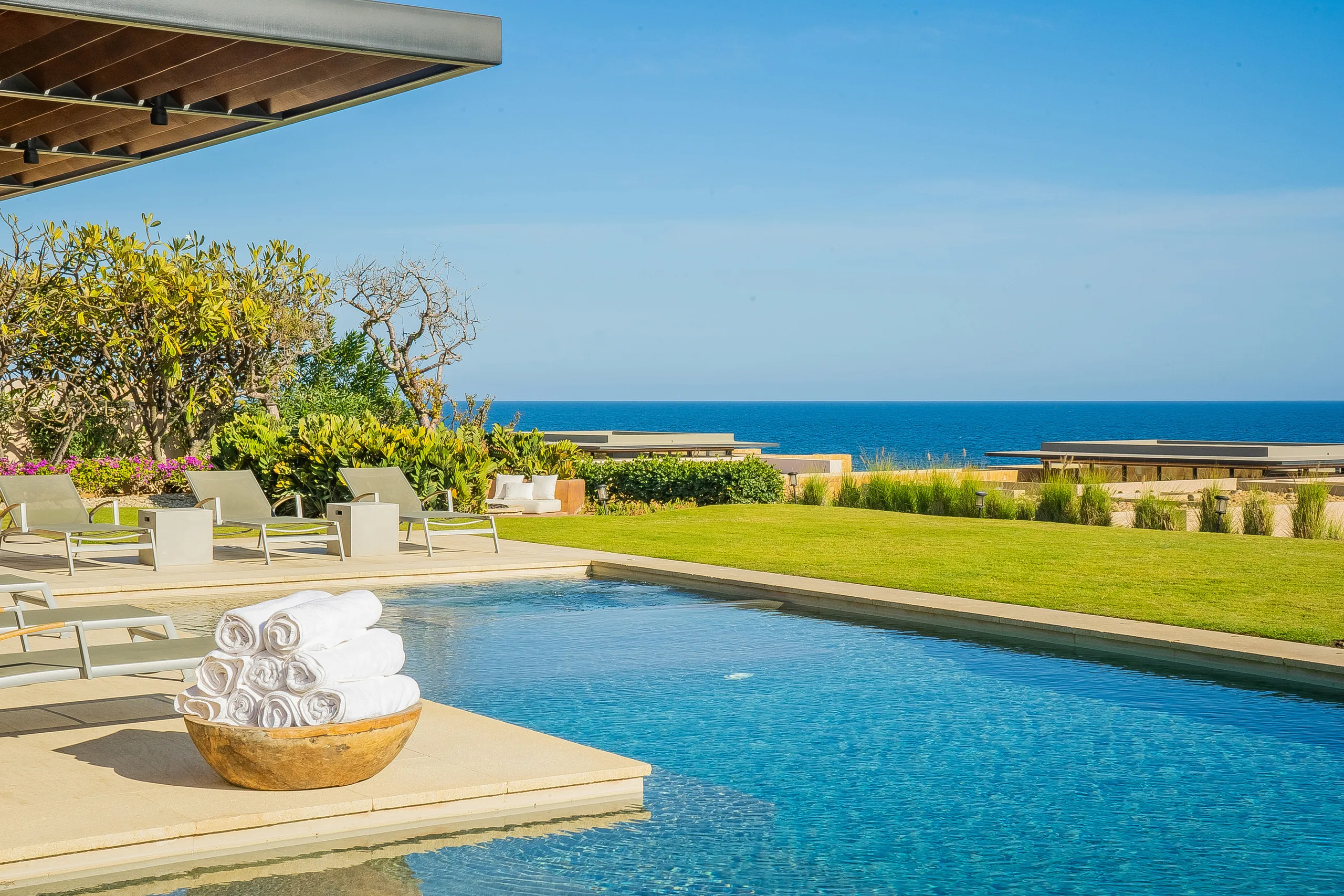 Exclusive Enclave Estate with Private Pool and Ocean Views — photograph 11