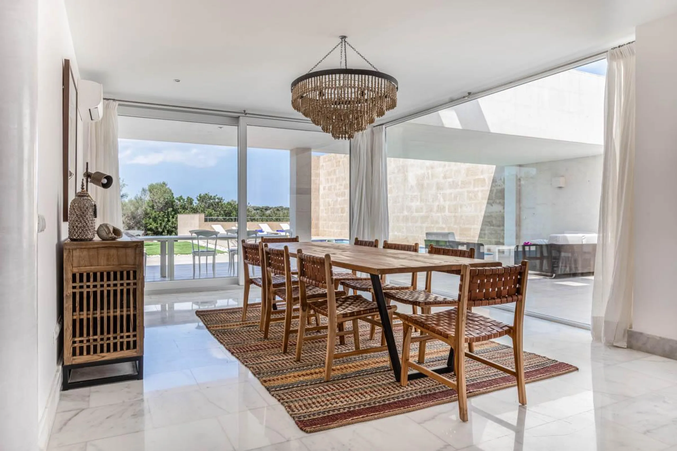 Grandiose 5BR Villa ﻿with Pool, Breathtaking Views of the Sea and the Natural Reserve of the Island — photograph 4