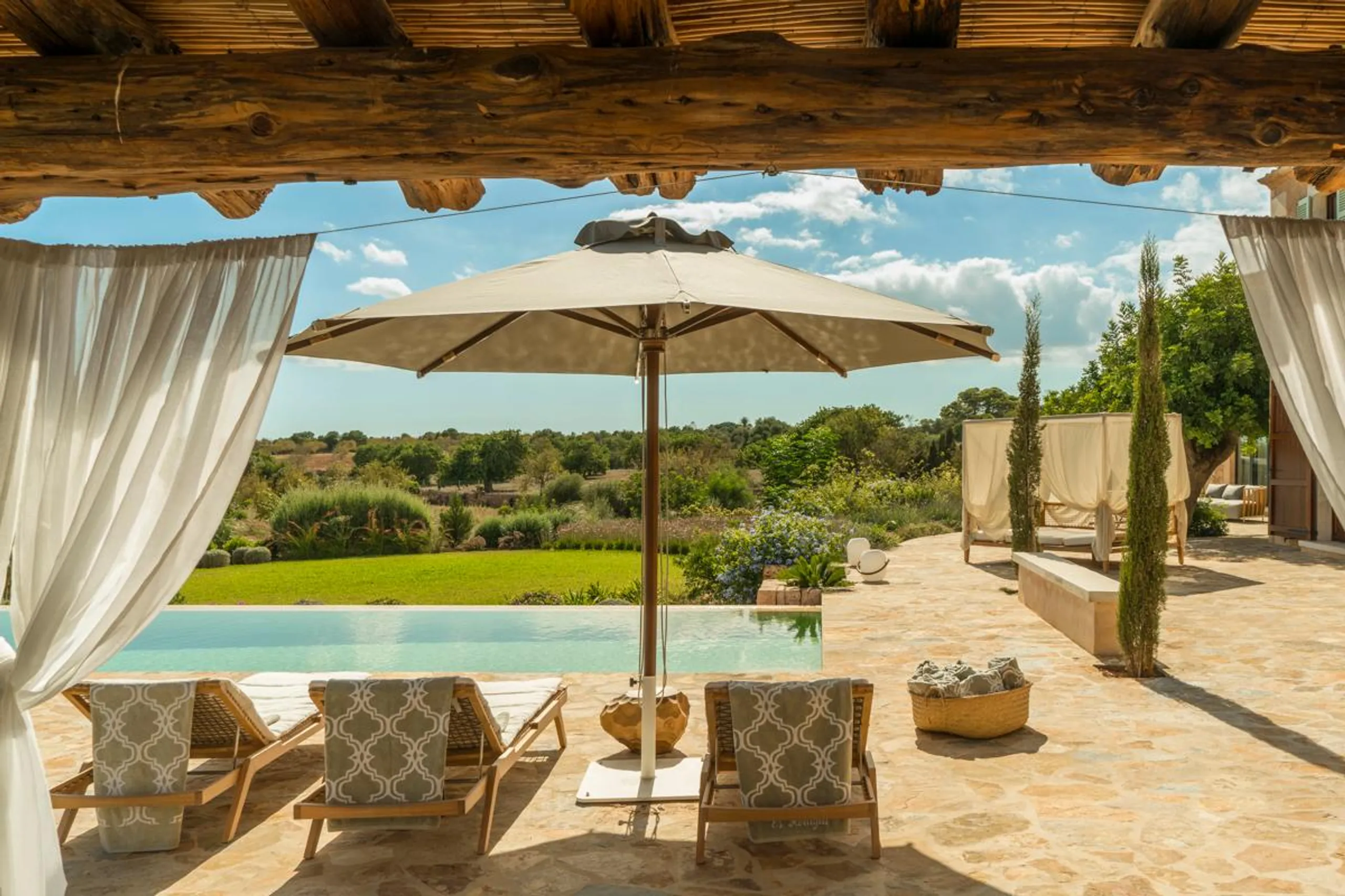 Refined Rustic 5-Bedroom Villa with Private Infinity Pool and Mondragó Nature Reserve Views — photograph 3