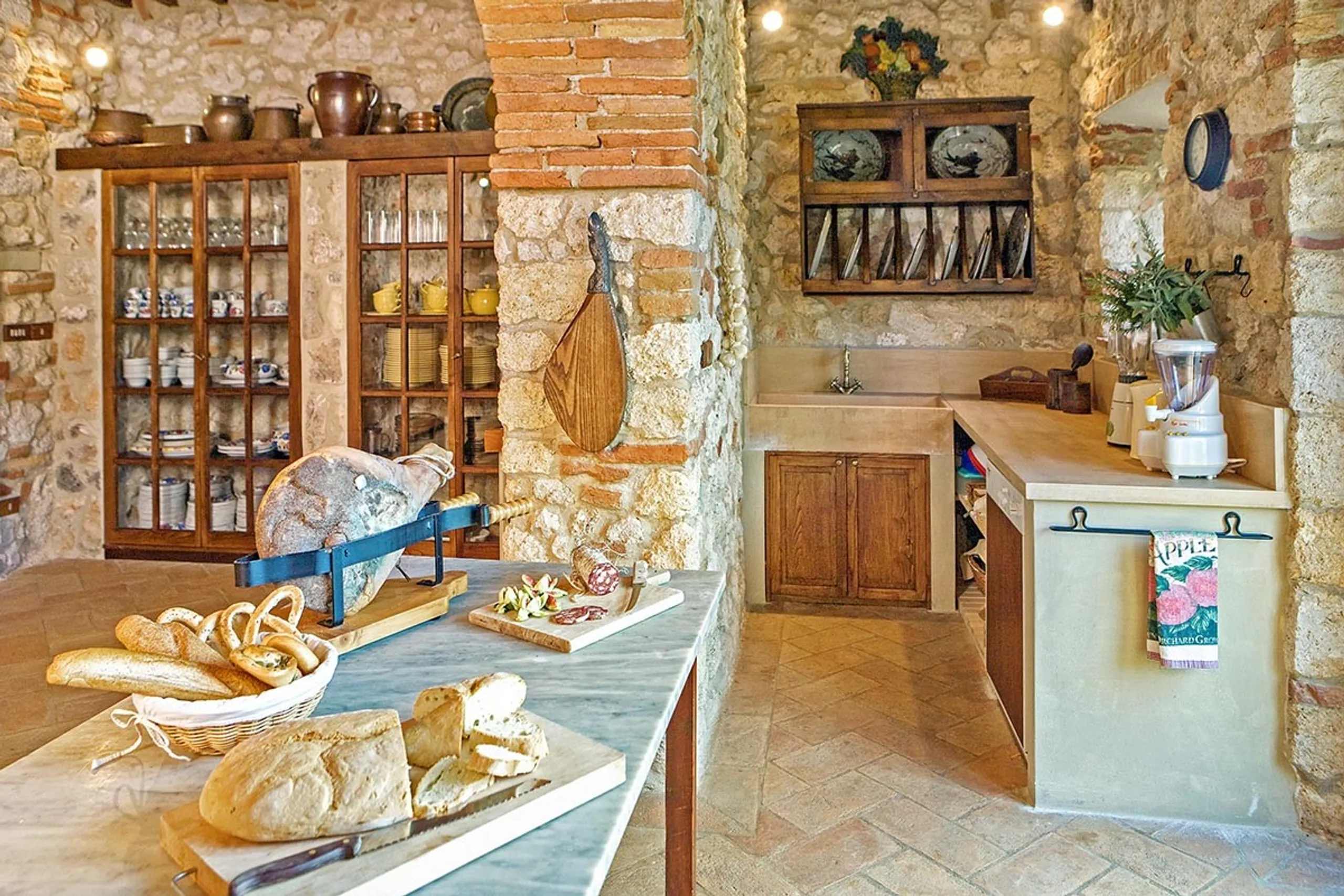 Enchanting Tuscan Heaven with Private Pool, Al Fresco and Gardens — photograph 9
