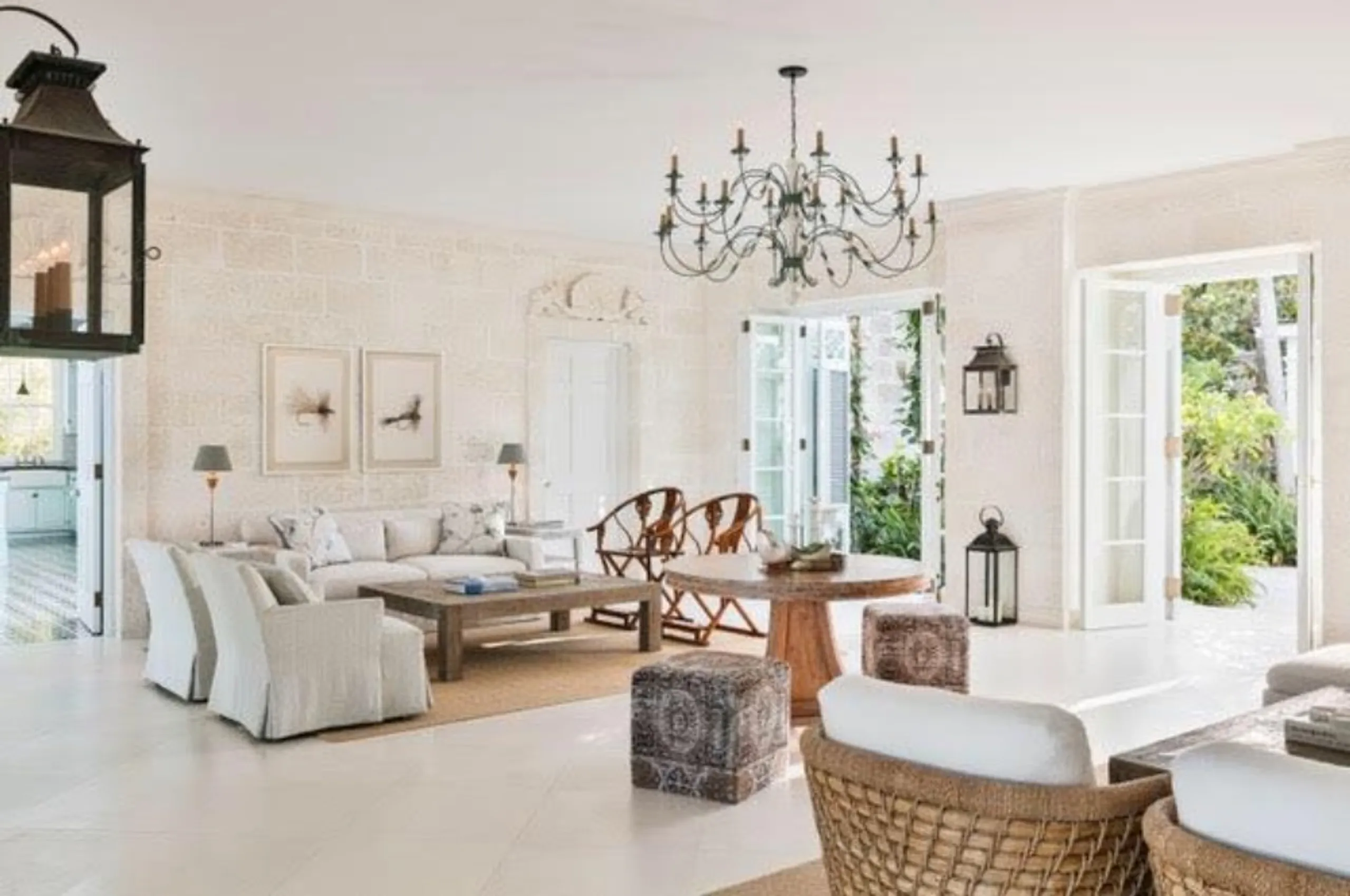 Serene Neo-Classical Villa on Grace Bay Private Pool, Manicured Gardens & Oceanfront Views — photograph 8