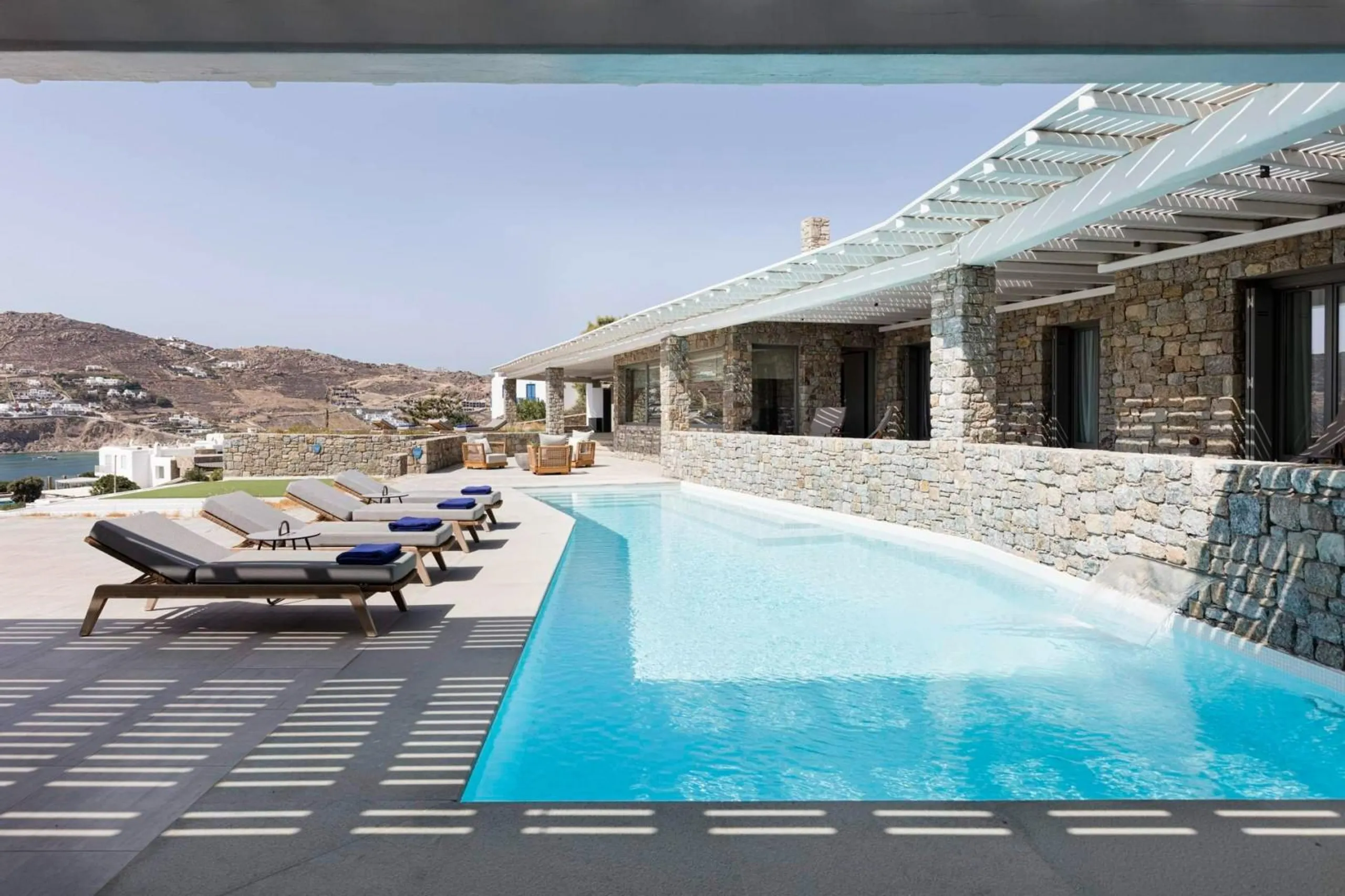 Exquisite Haven with Infinity Pool and Majestic Mountain Vistas, Kalo Livadi