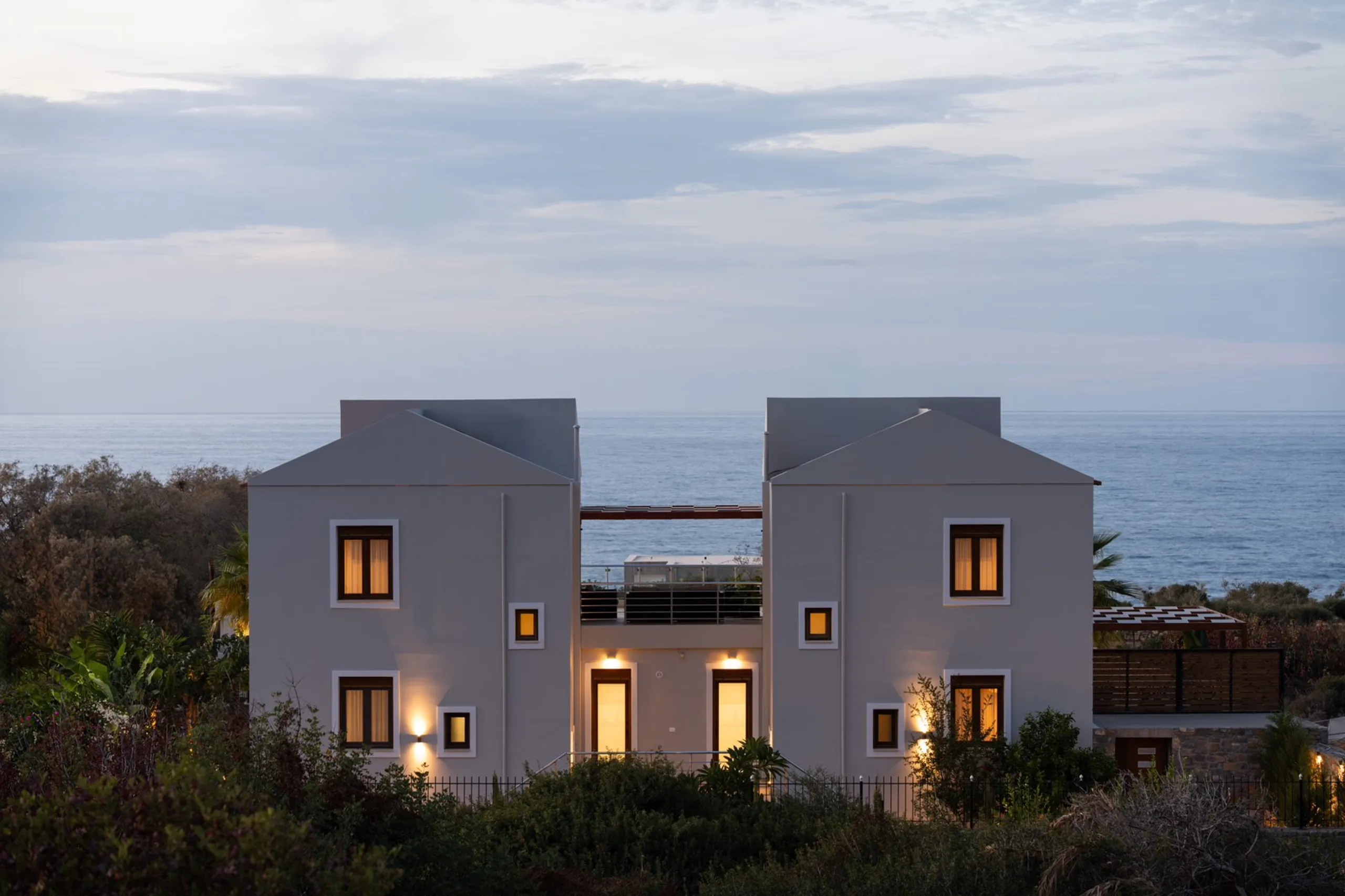 Luxurious 6-Bedroom Villa with Pool, Sea Views & Walkable Beach Access — photograph 8