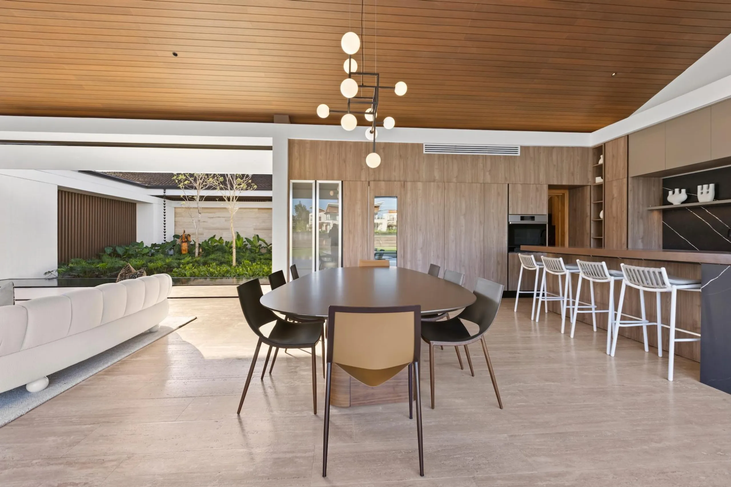 Splendorous Brand-new Modern Villa with Infinity Pool and Heated Jacuzzi — photograph 9