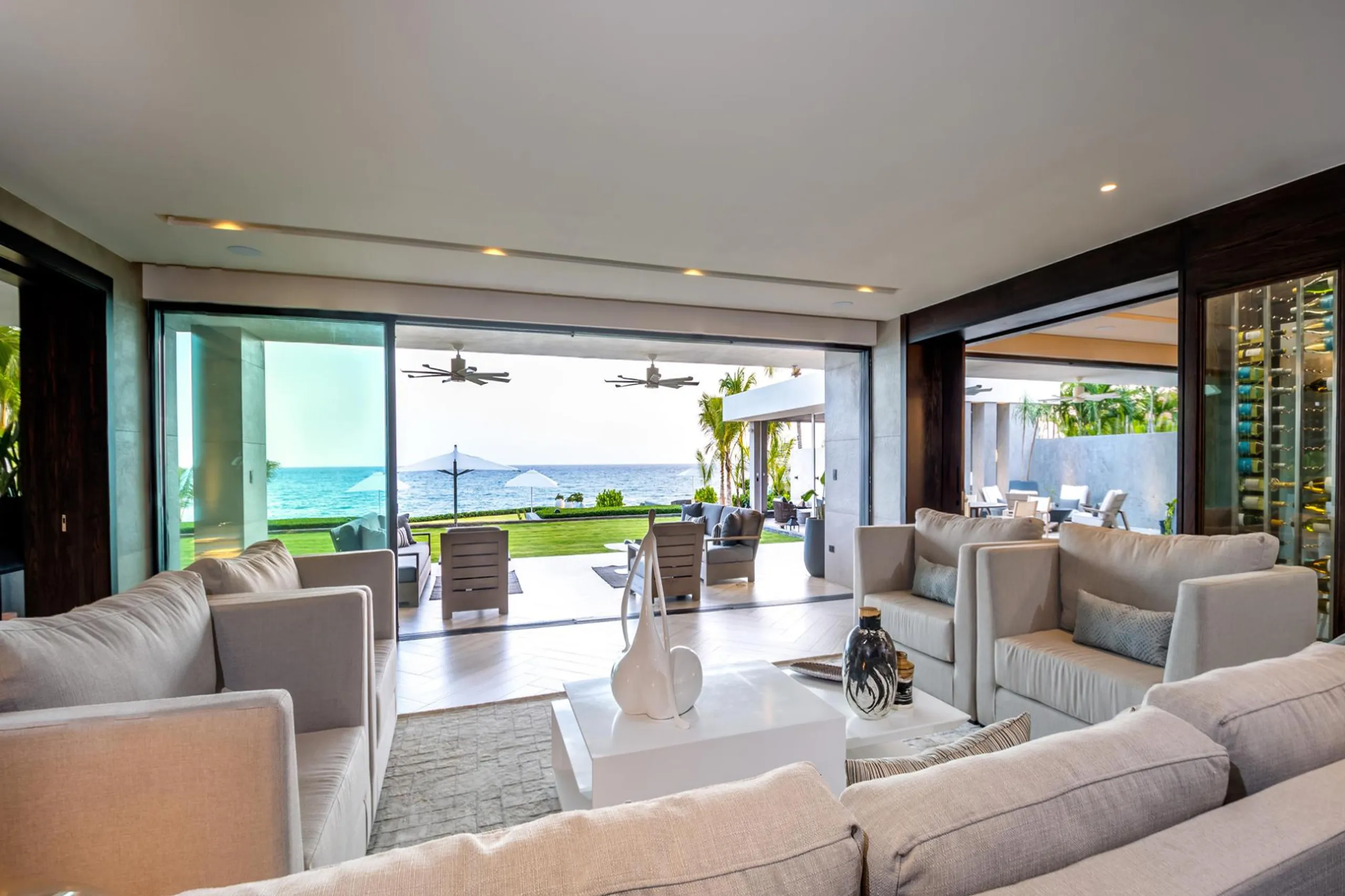 Splendorous Oceanfront Getaway in Punta Minitas with Private Pool — photograph 6