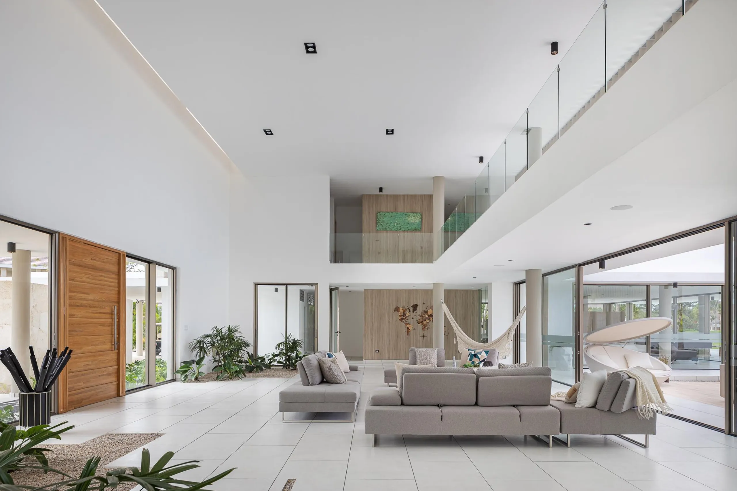 Iconic 9-Bedroom Villa: Modern Minimalist Design Near La Cana Golf & Beach Club — photograph 10