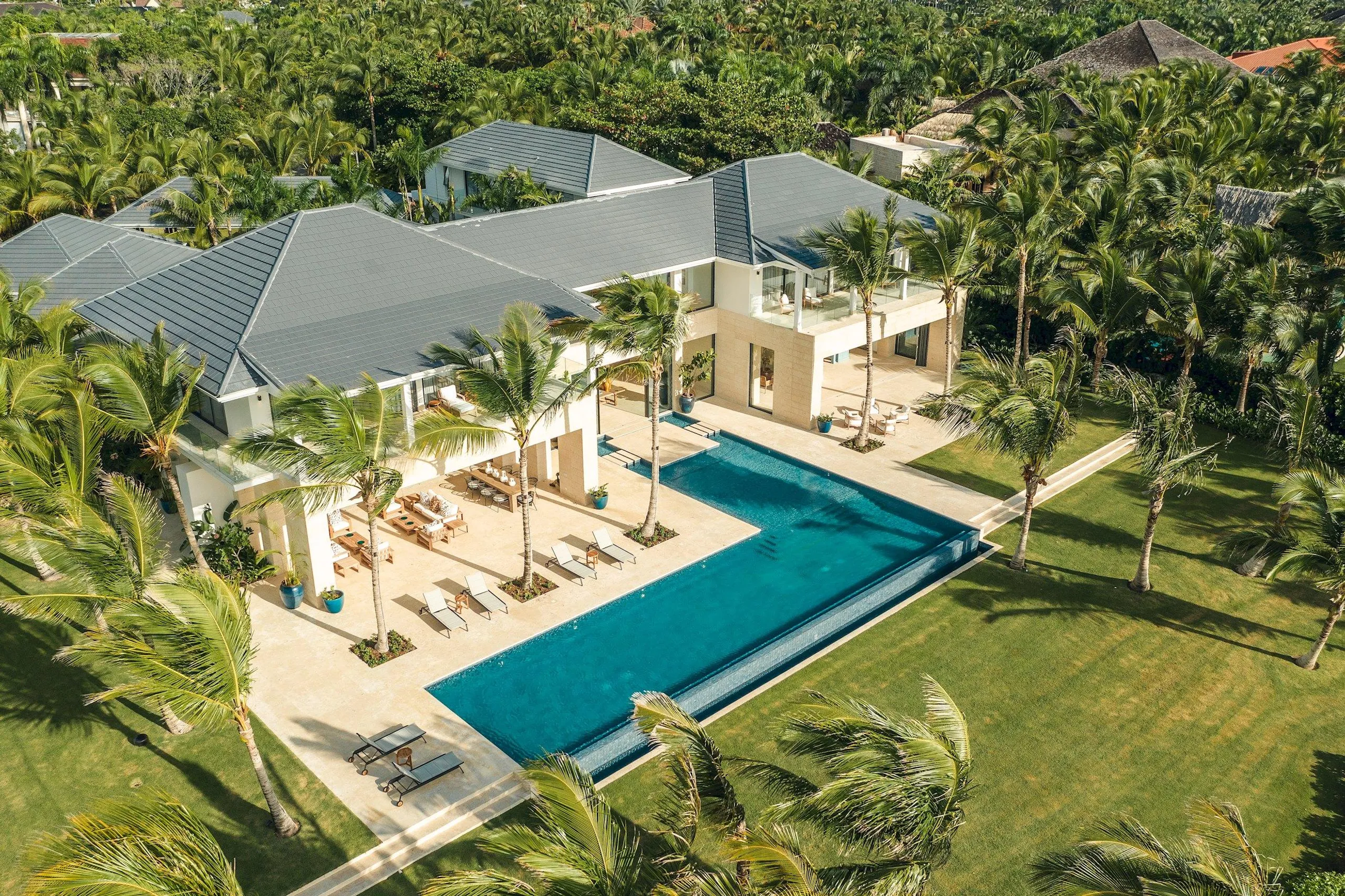 Exclusive Golf Front Villa with Private Pool, with Ocean View Near Casa Club Puntacana, Punta Cana