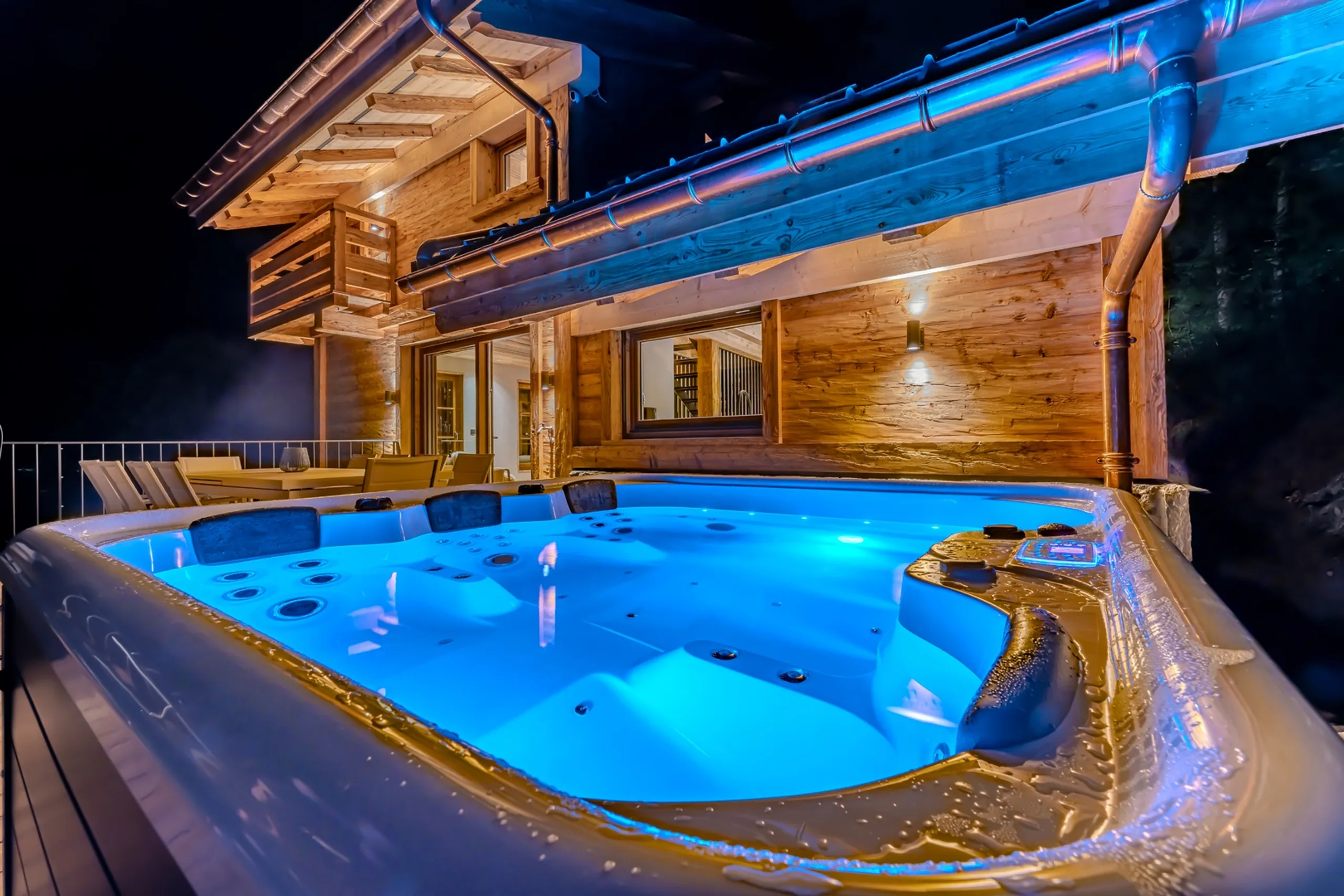 Relaxing Chalet with Sauna, Jacuzzi and Parking in Megeve, Megeve