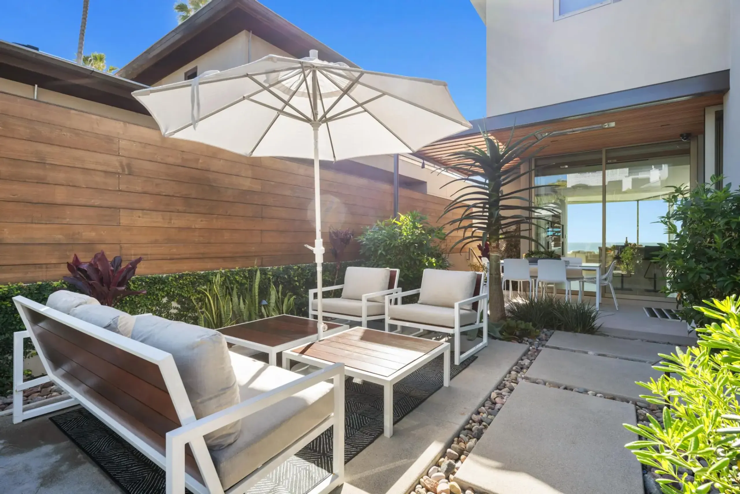 Oceanfront 4 Bedroom Villa with Private Infinity Pool, Beach Acces, and 360° Views — photograph 8