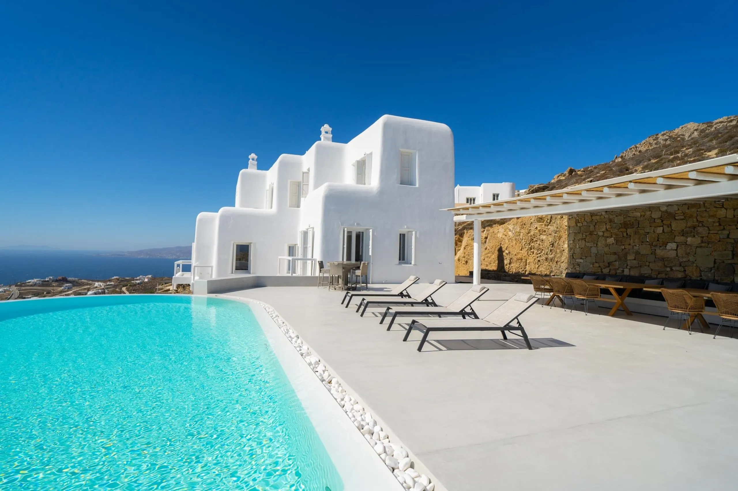 Palatial Luxury Estate in Mykonos with Private Pool — photograph 2