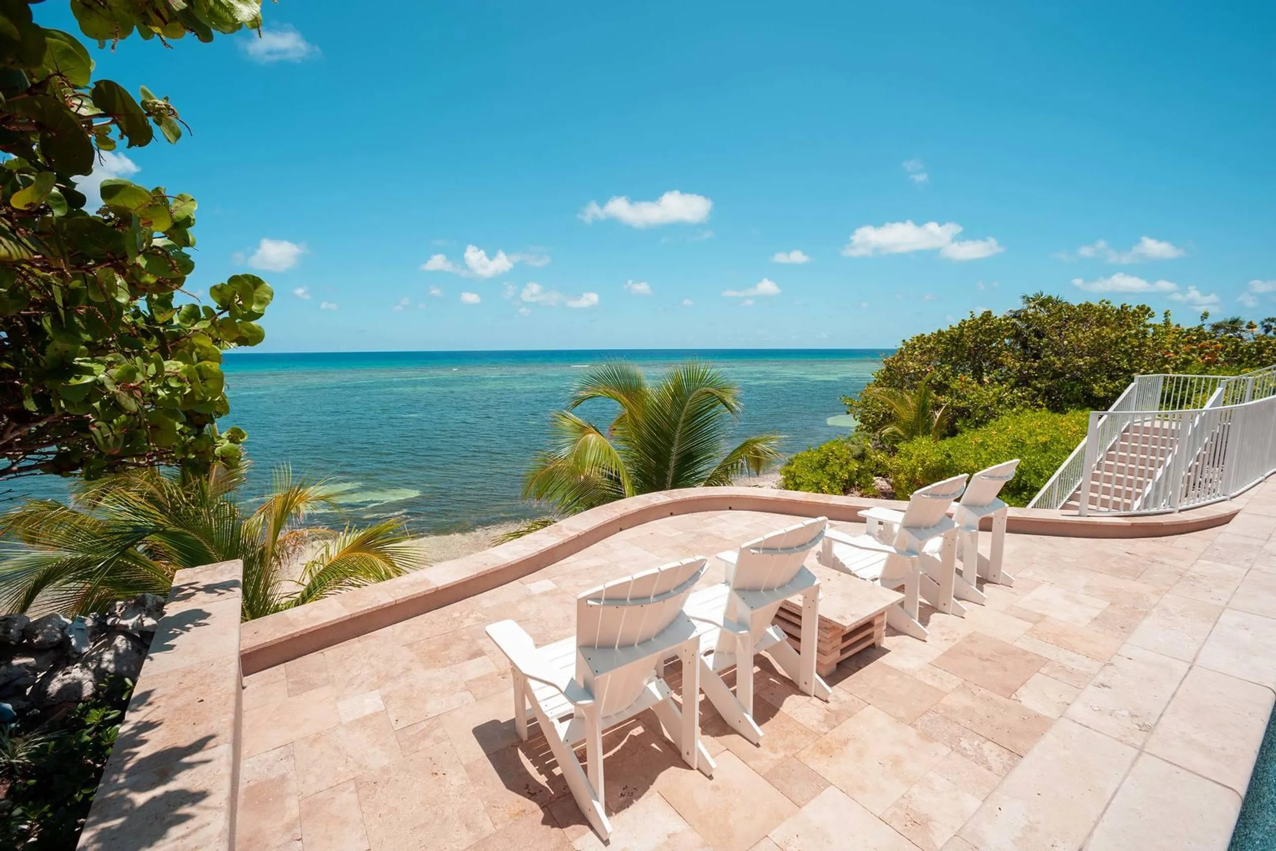 Grand Cayman Haven Estate with Private Infinity Pool and Ocean Views — photograph 6