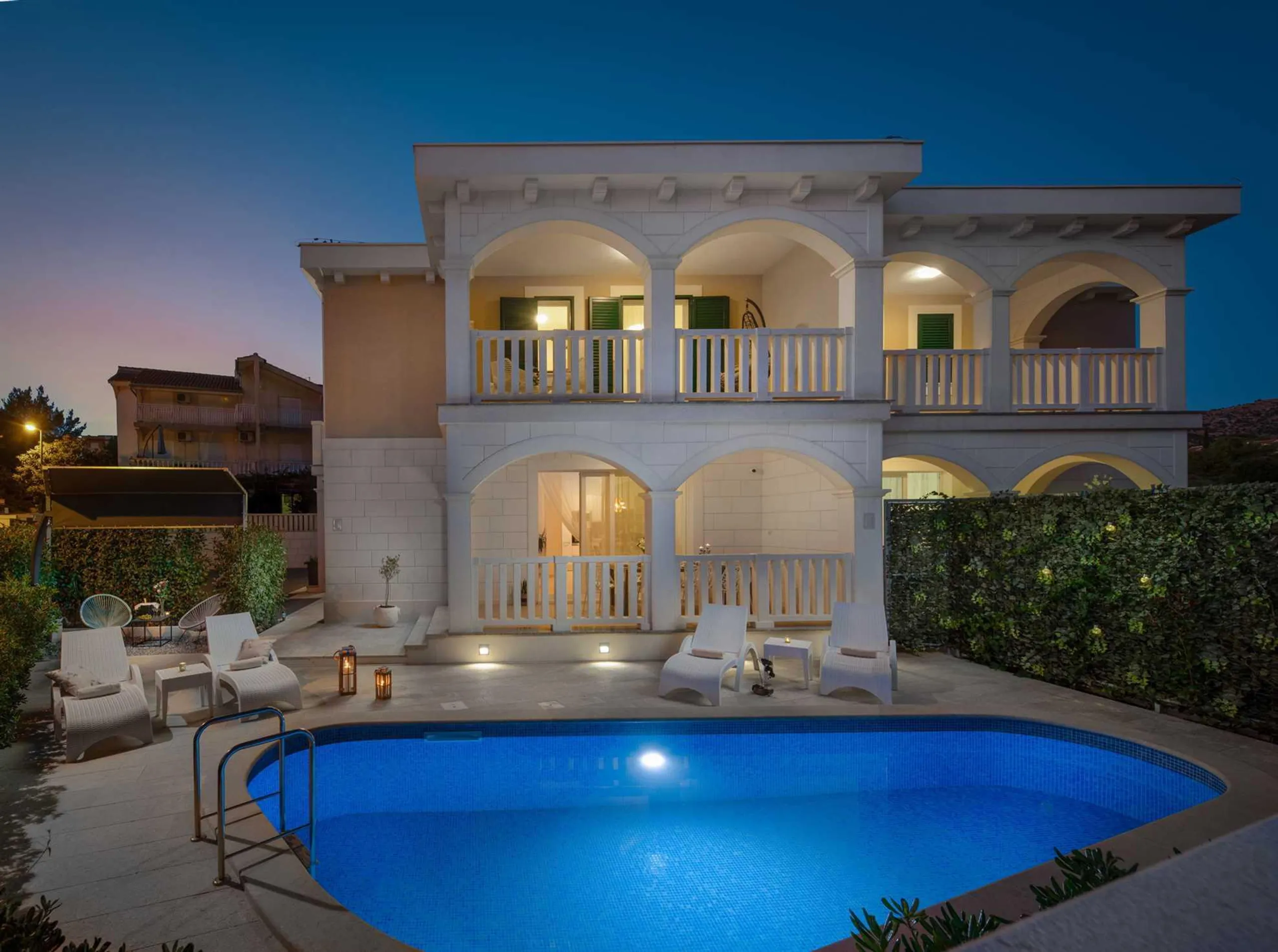 Gleaming Historic 4BR Villa with Blue Water Pool — photograph 5