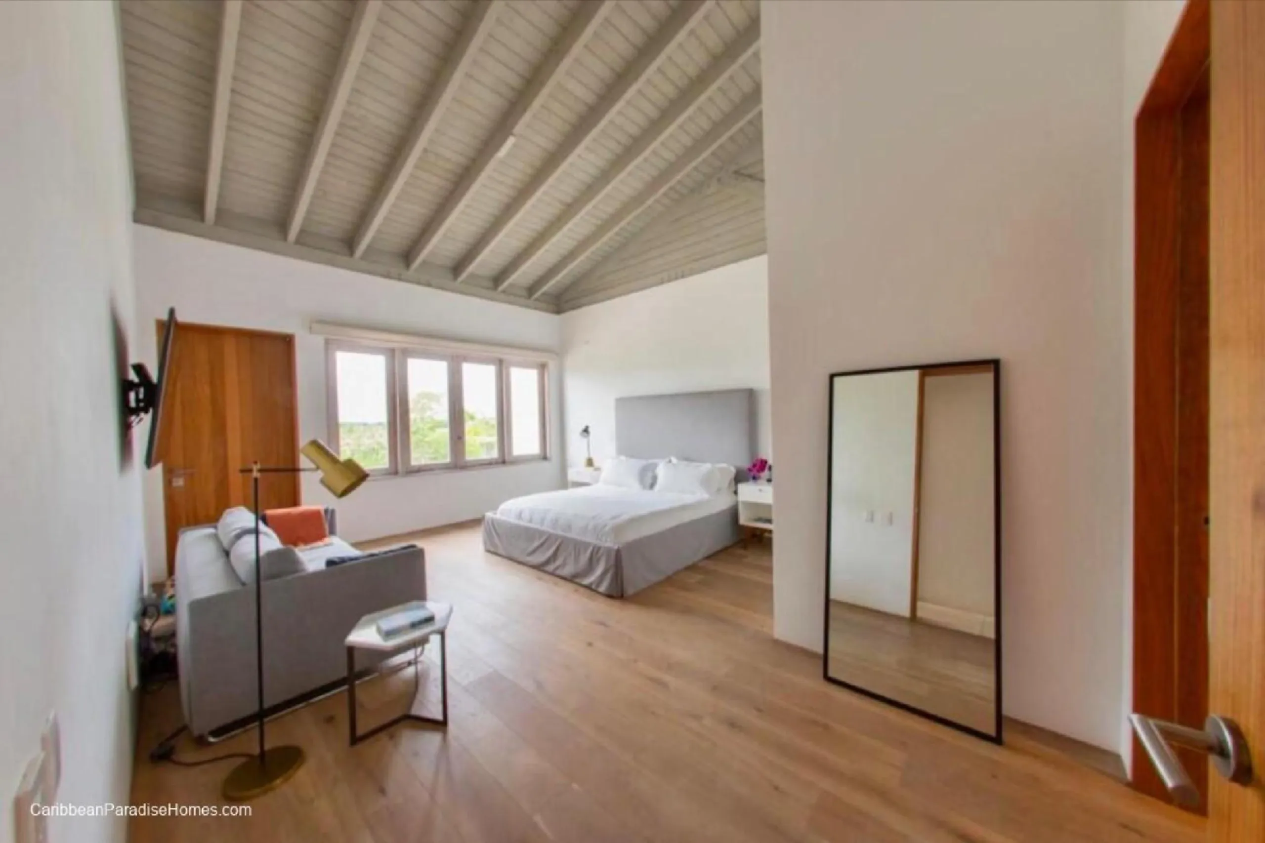 Casa de Campo's Sumptuous Contemporary Villa with Polo Fields Views — photograph 11