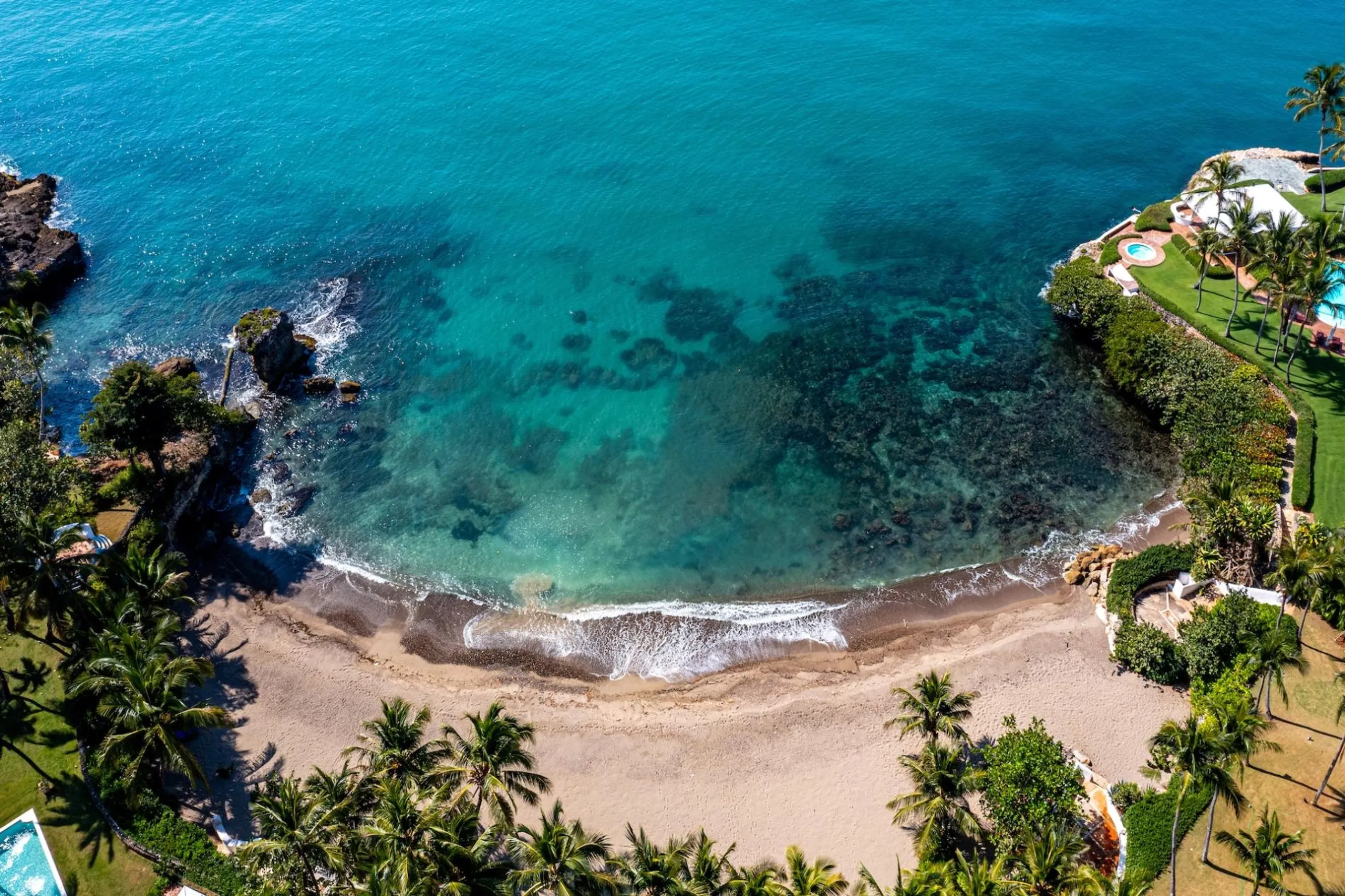 Breathtaking Beachfront Villa with Private Pool, Beach and Sea Views — photograph 5