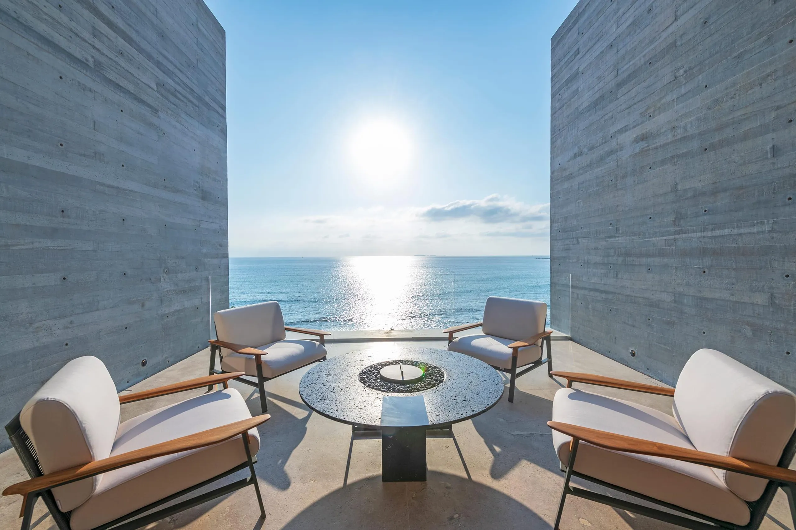 Bolongo Hillside Estate with Infinity Pool and Endless Ocean Views — photograph 8