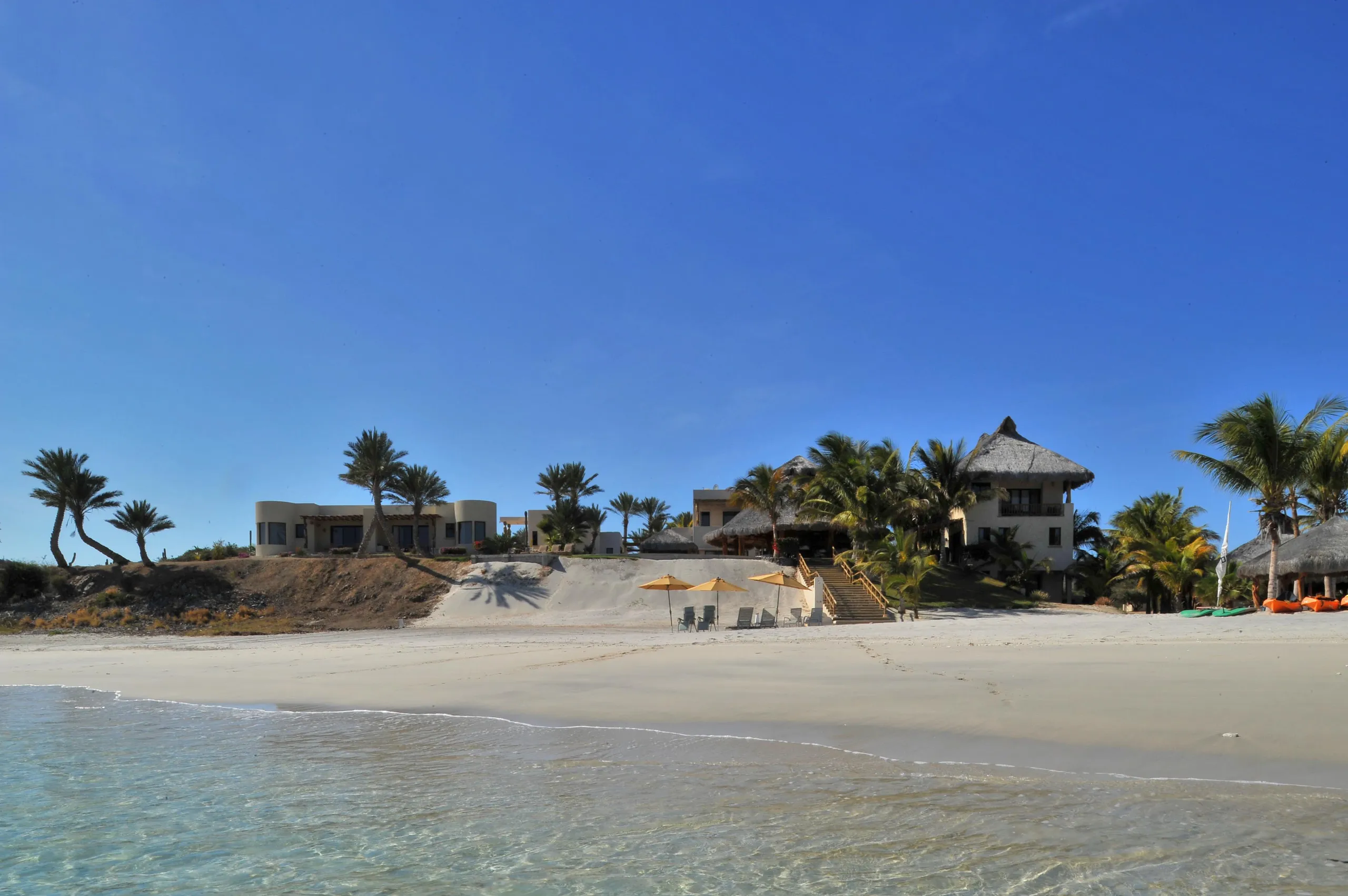 Charming Beachfront La Paz Luxury Villa with Pool, Large Palapa and Ocean Views — photograph 8