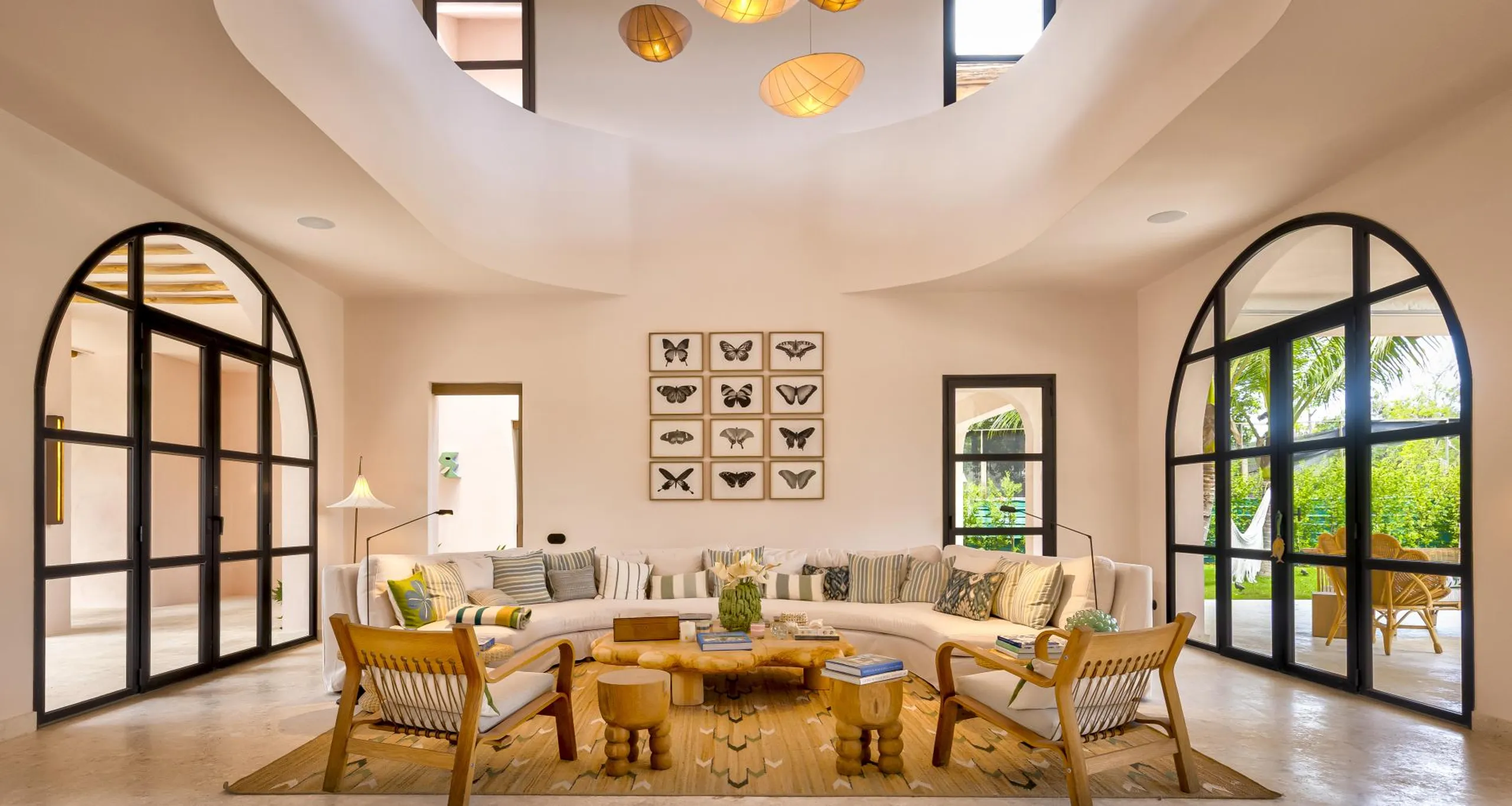 Eclectic 5BR Villa with Private Pool and Lush Surroundings — photograph 10