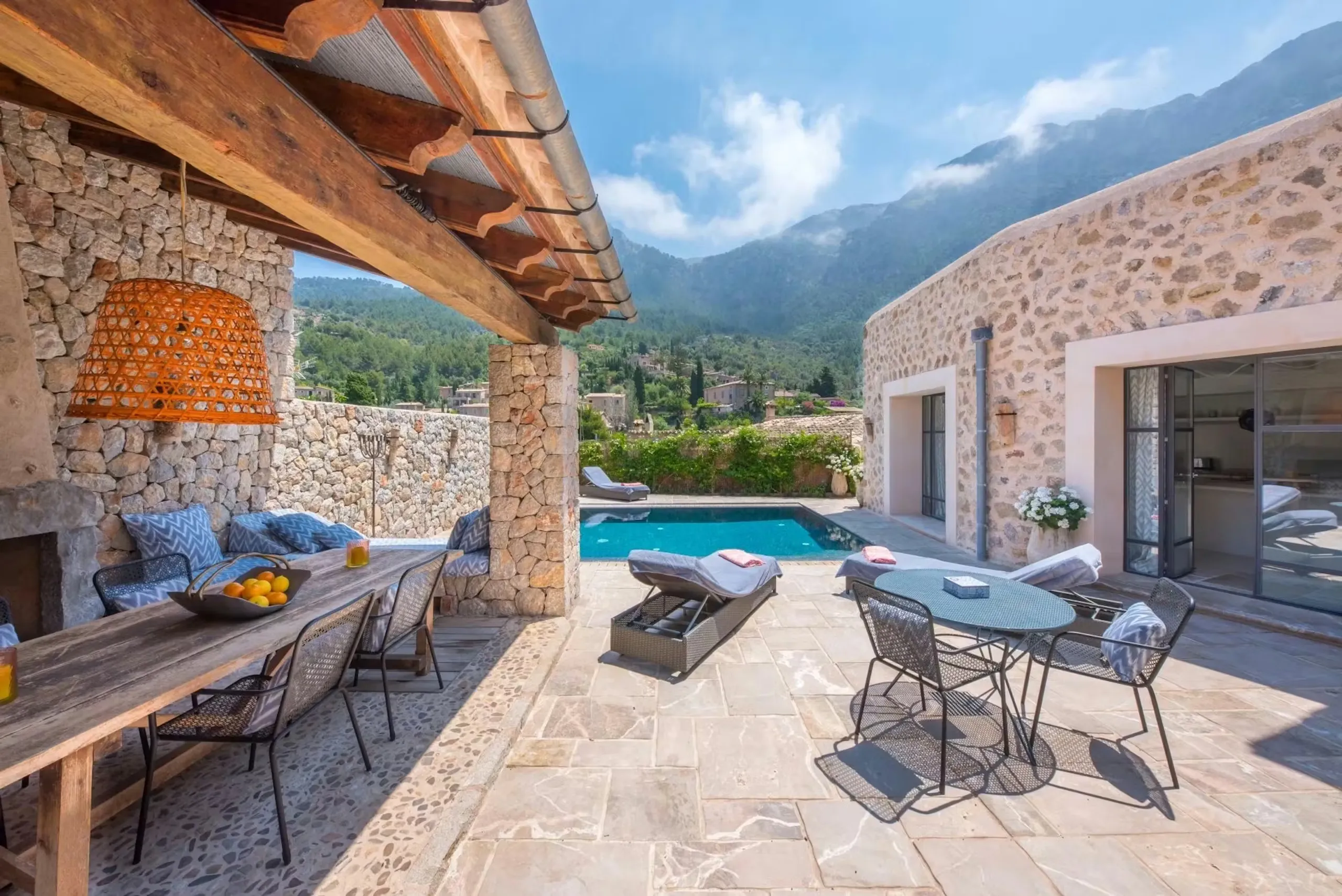 Elegant Mallorcan Escape with Infinity Pool and Mediterranean Gardens — photograph 4