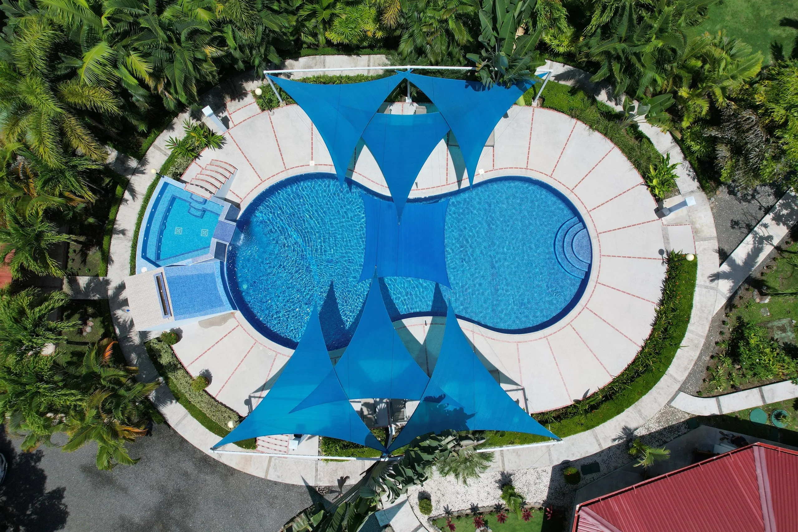 Exclusive 13-Bedroom Estate with Private Pool, Panoramic Ocean Views on Jaco Beach — photograph 10