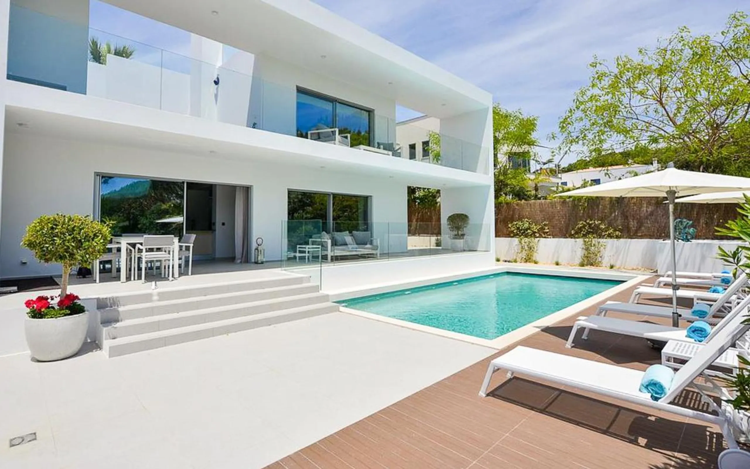 Chic Newly Built Villa with Private Pool and Sea Views — photograph 5